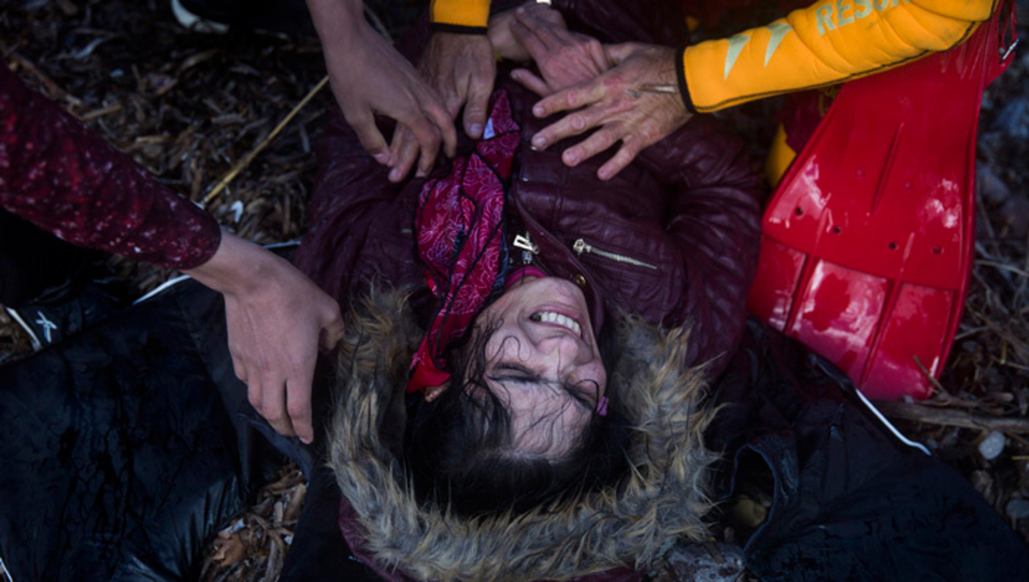 Pri Lesbose sa prevrátila loď.