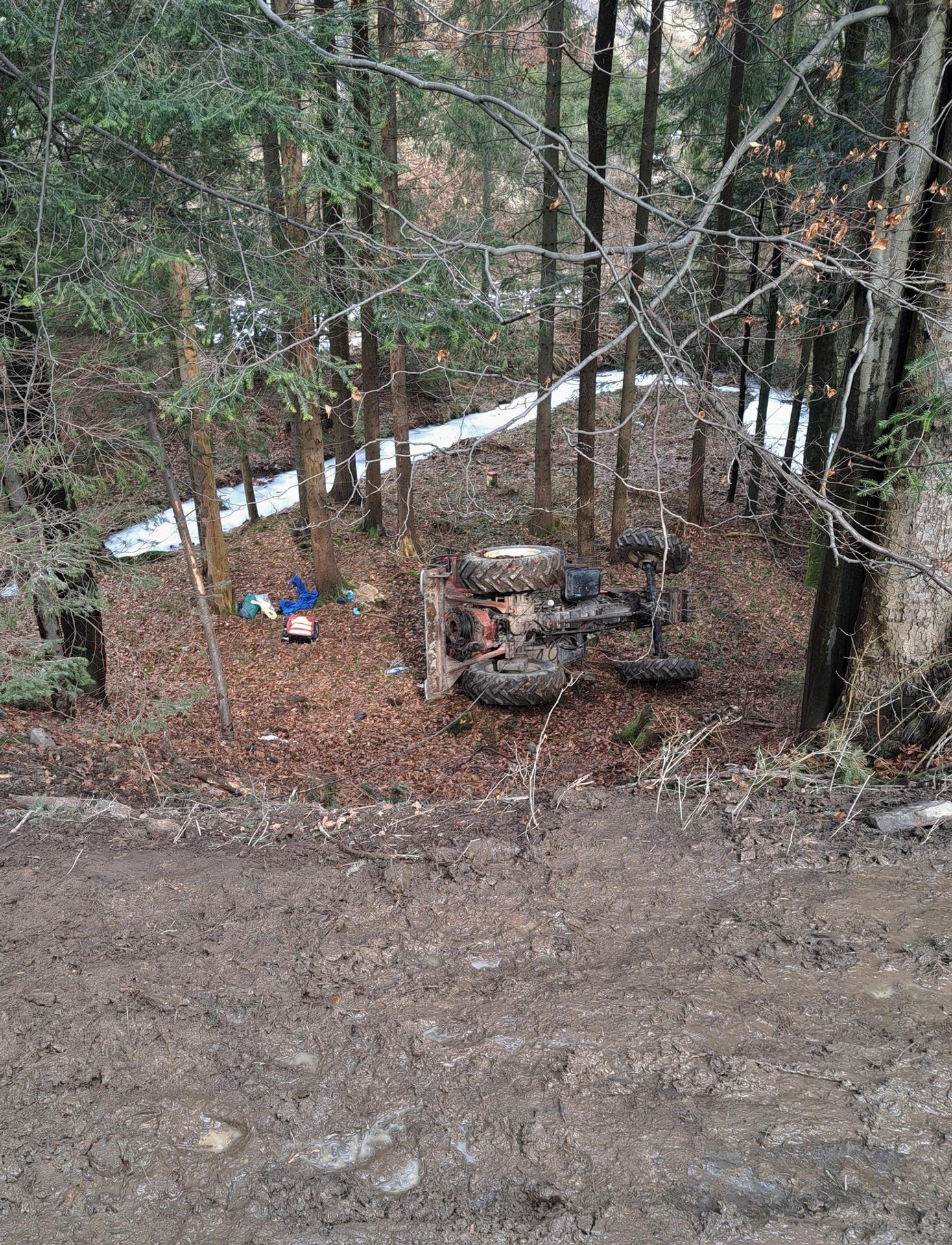 Zranený traktorista v Skalitom po nehode nafúkal viac ako dve promile