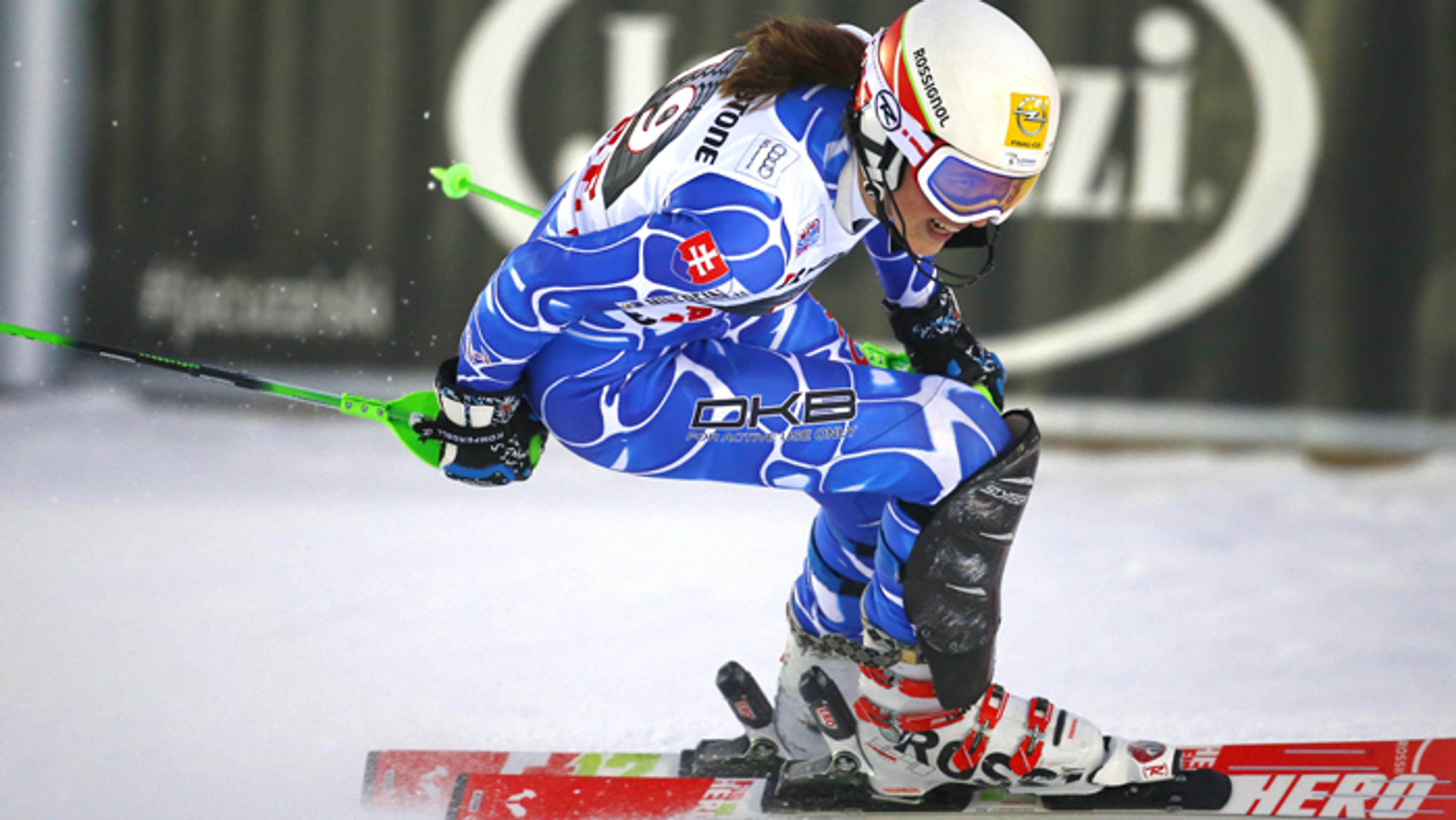 Petra Vlhová oslavuje v cieli víťazstvo slalomu Svetového pohára v alpskom lyžovaní vo švédskom stredisku Aare.
