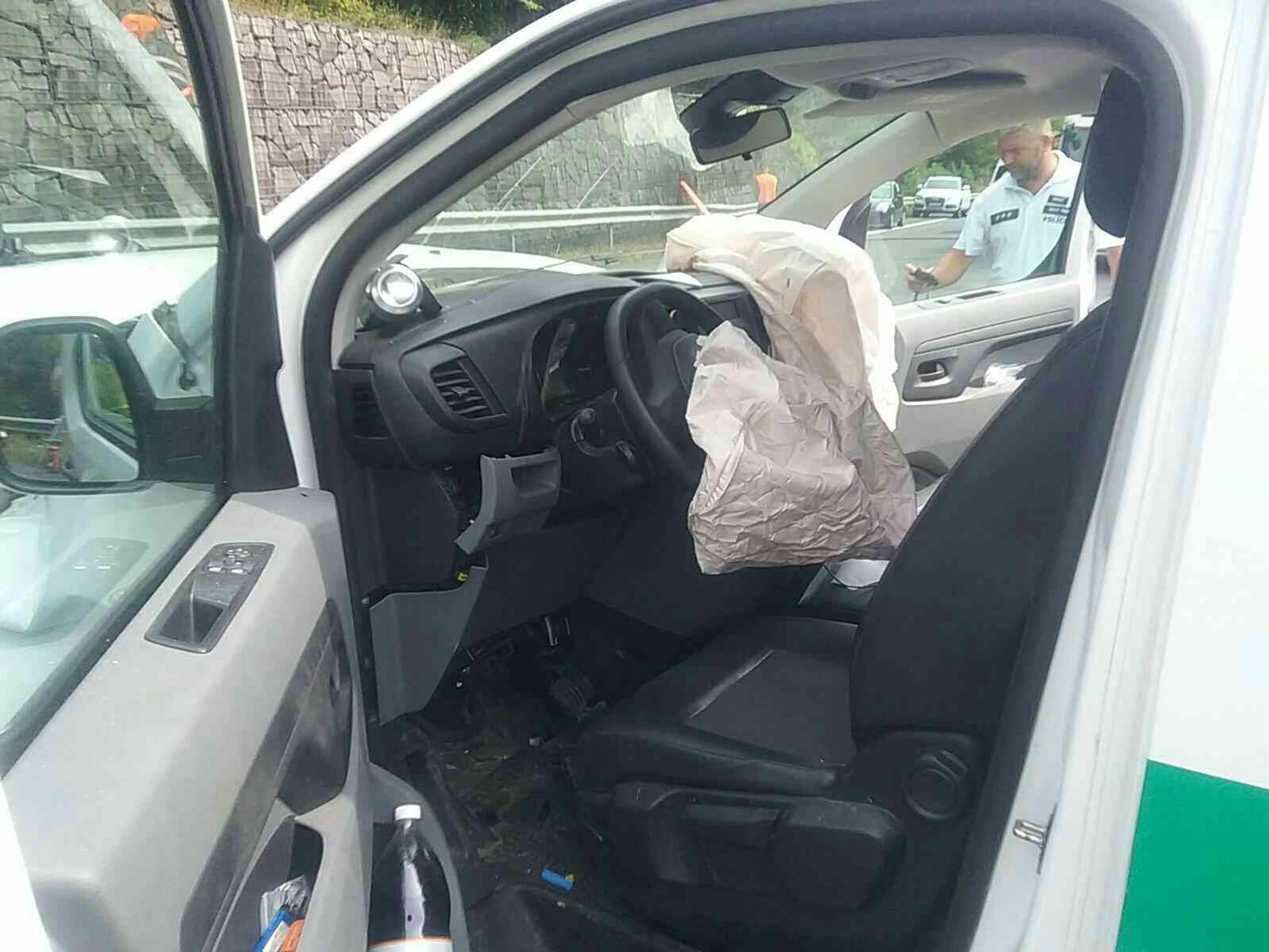 Autá boli po náraze zničené