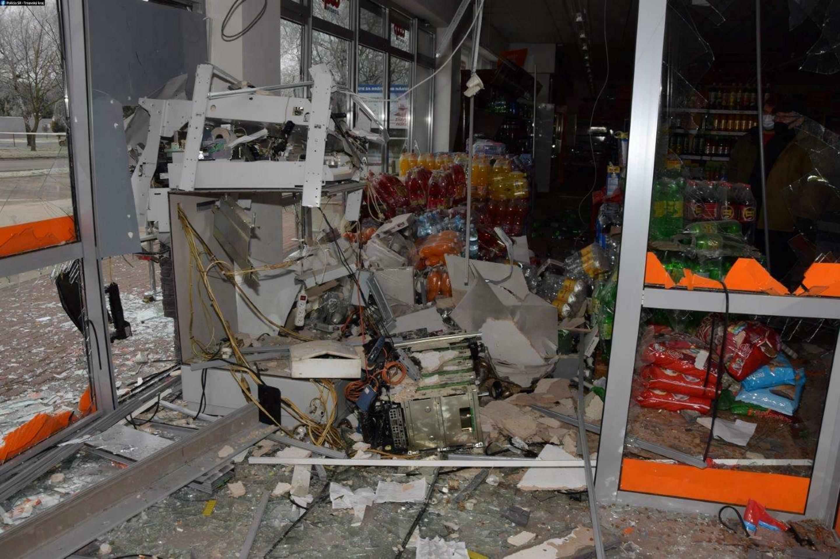 Polícia zadržala bankomatovú mafiu, ktorá v januári vykradla bankomat