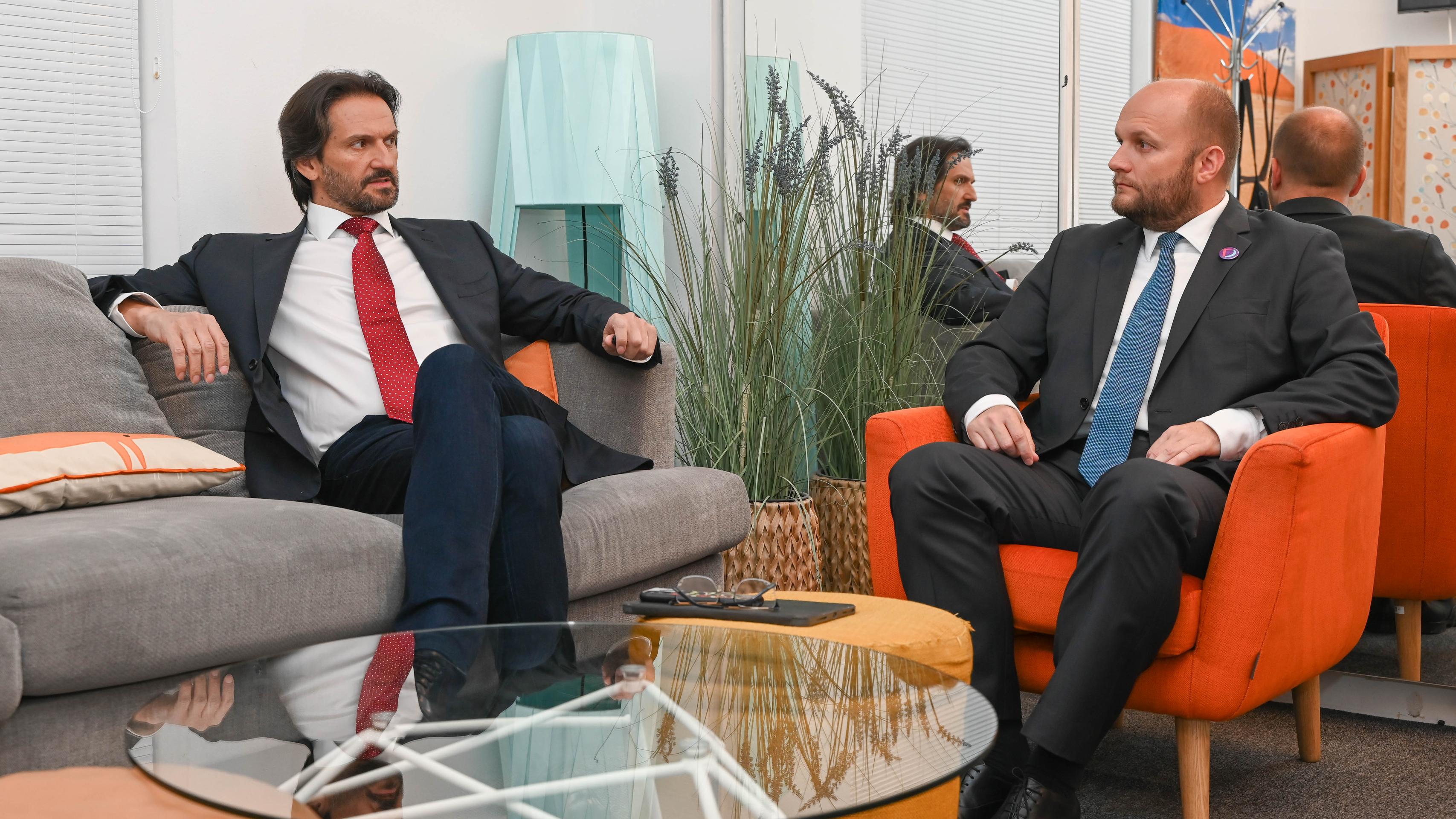 Jaroslav Naď a Robert Kaliňák v relácii Na telo.