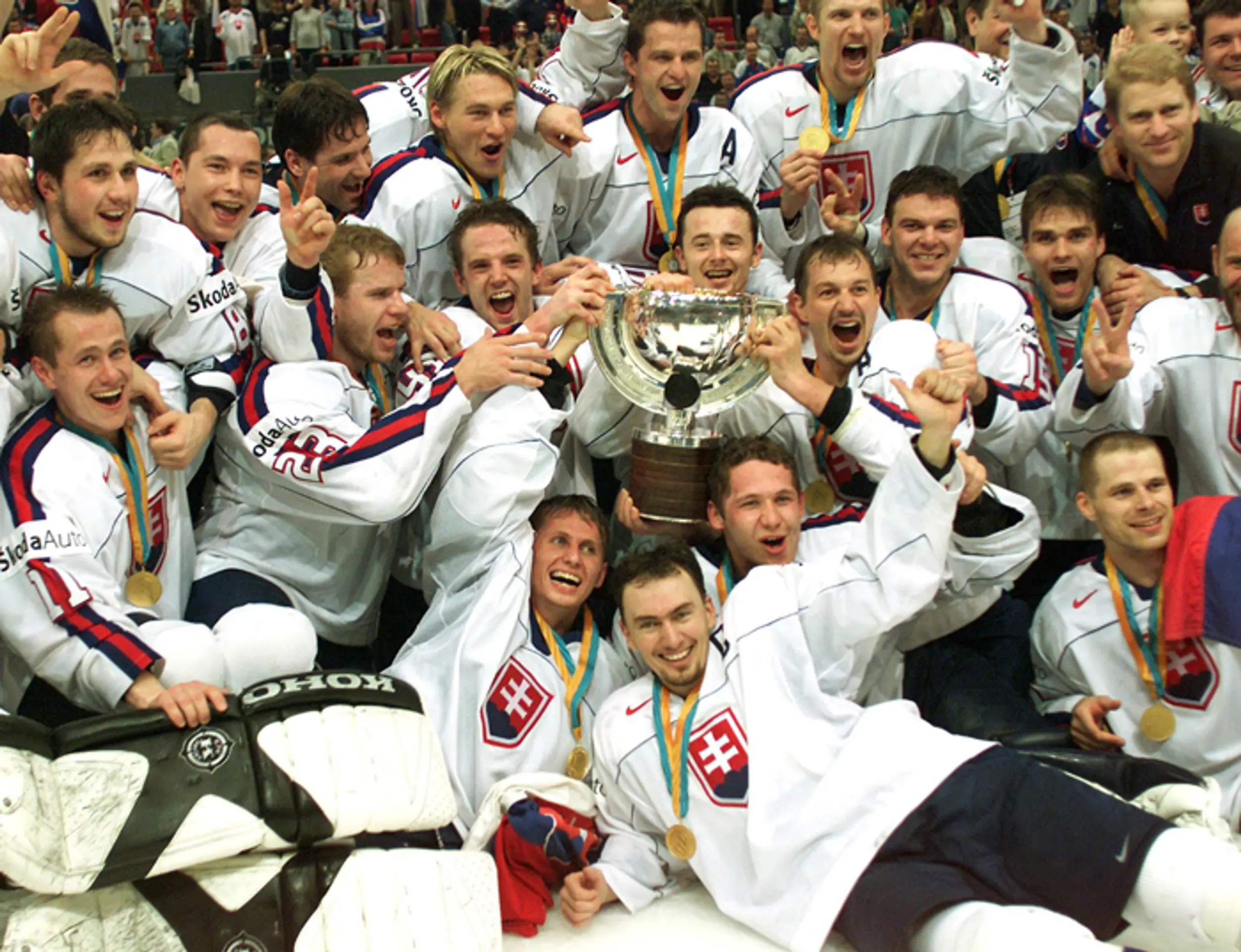 Spoločná fotografia majstrov sveta v Göteborgu 11. mája 2002.