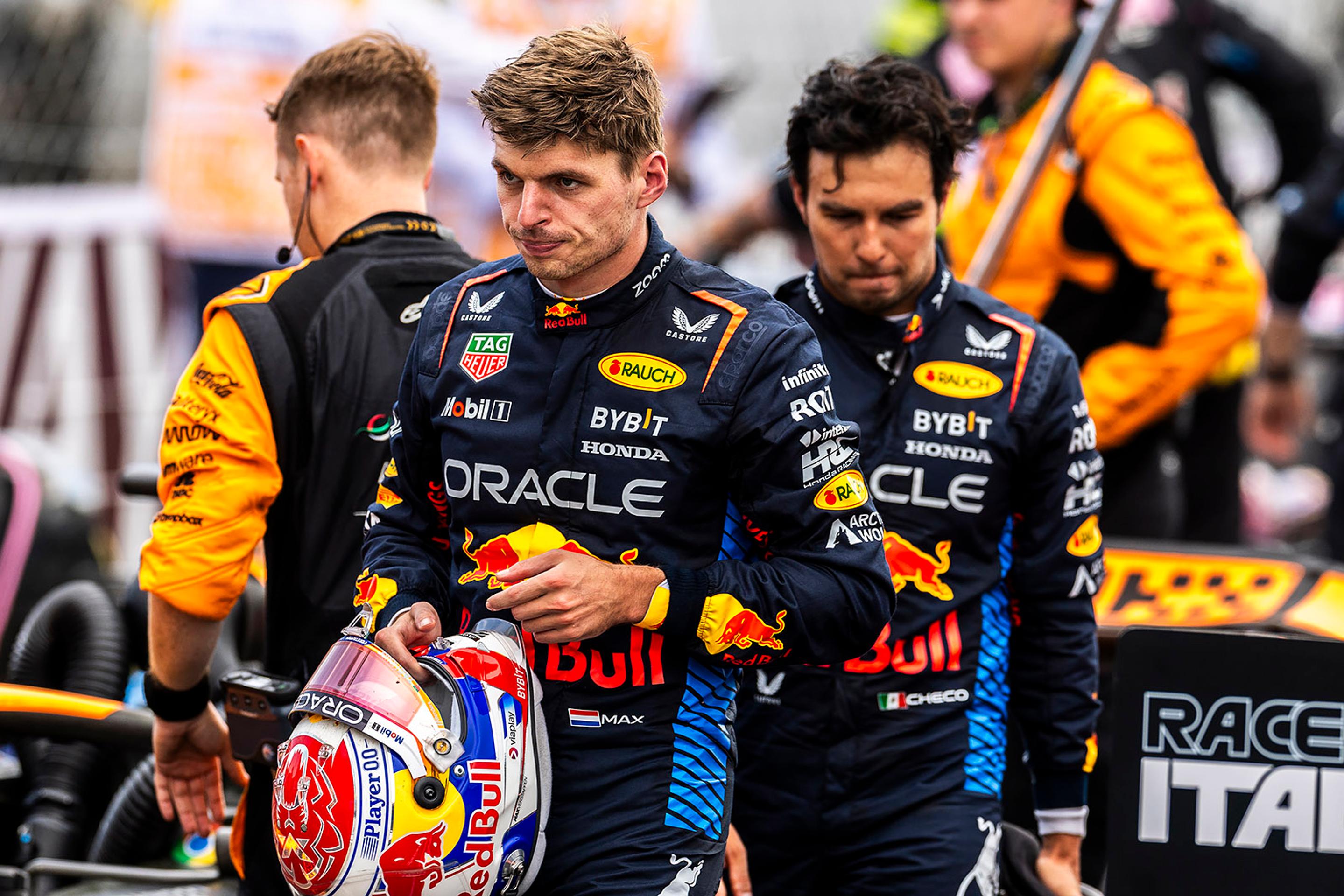 Holanďan Max Verstappen z Red Bullu bol opäť nespokojný.