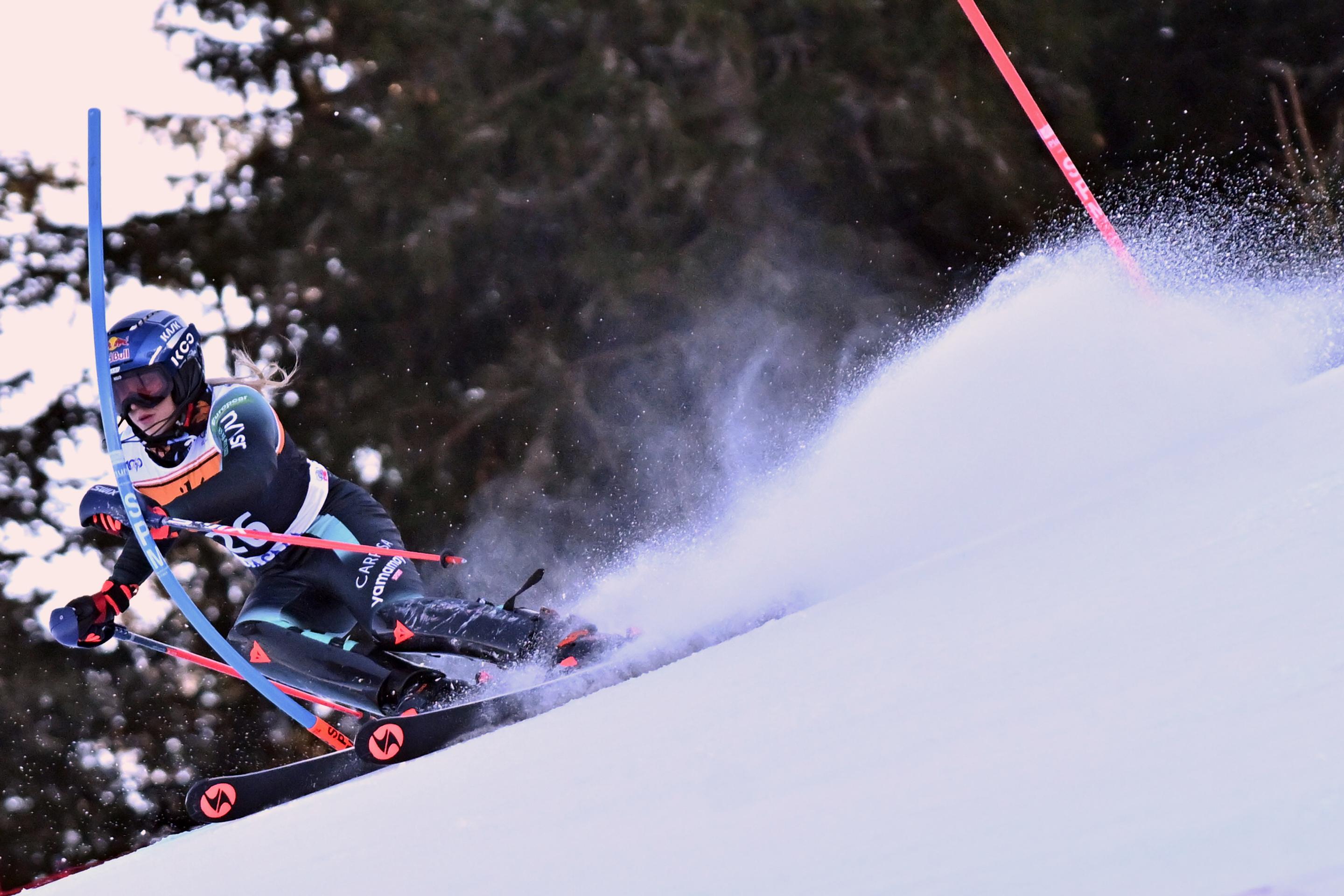 Na snímke albánska lyžiarka Lara Colturiová.