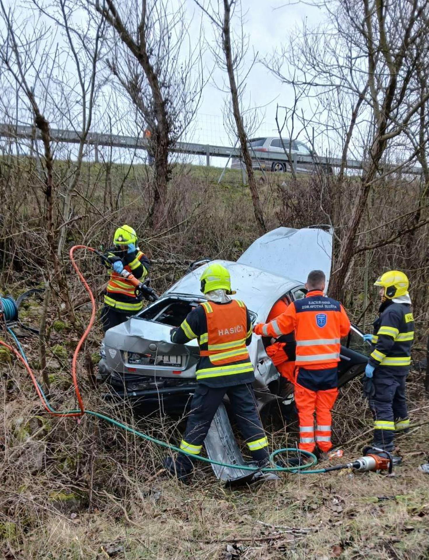 Nehoda na D1 v okrese Dubnica nad Váhom.
