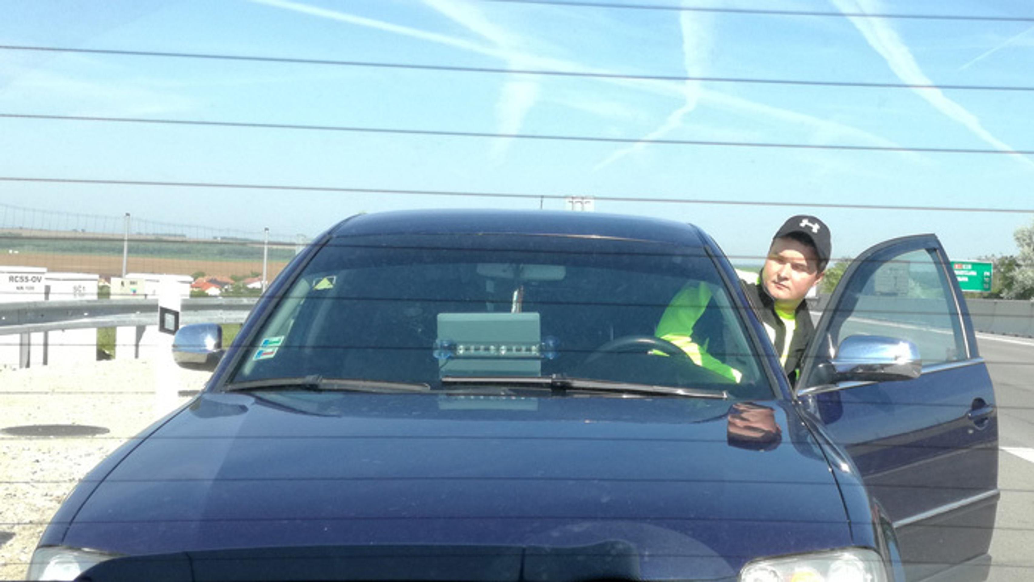 Falošný policajt na R1.