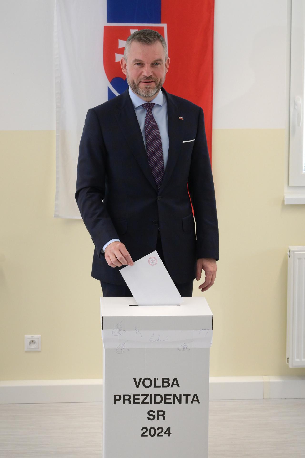 Peter Pellegrini odvolil v Rovinke.