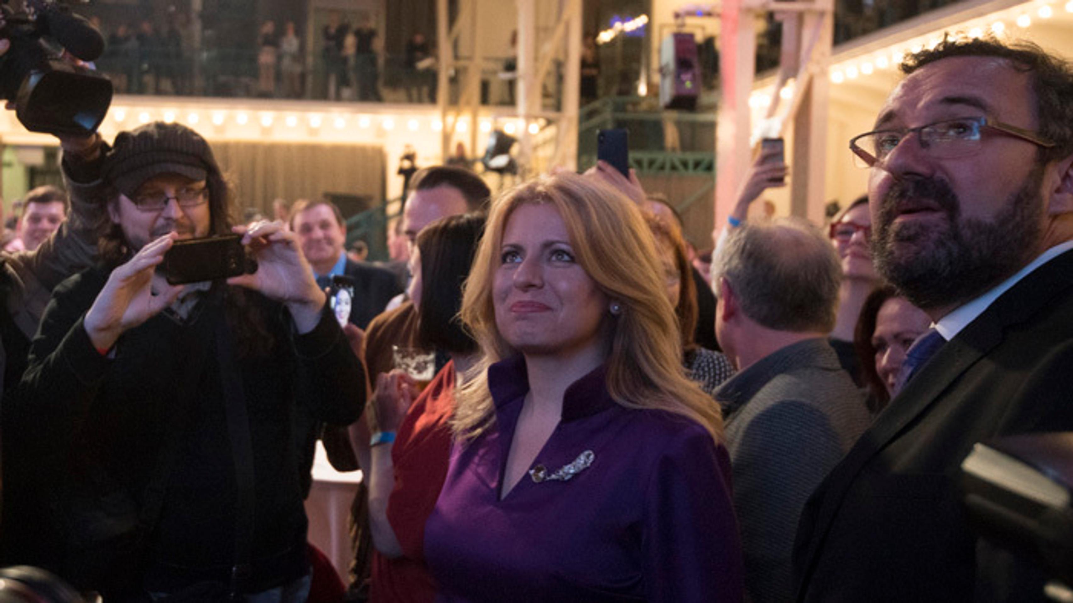 Kandidát na prezidenta Maroš Šefčovič v rozhovore s ministrom financii Petrom Kažimírom. 