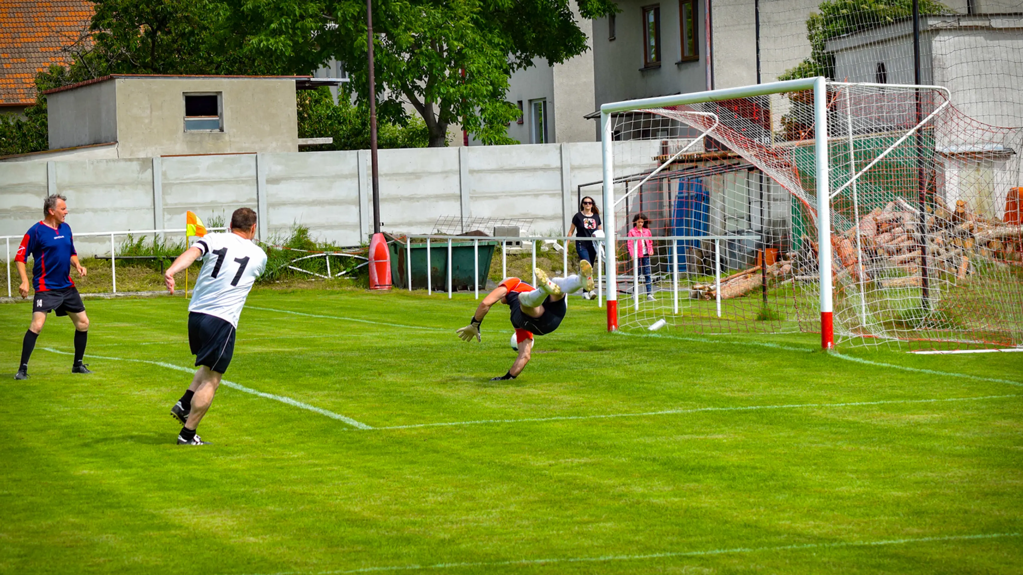 Pred derby si zahrali aj starí páni 