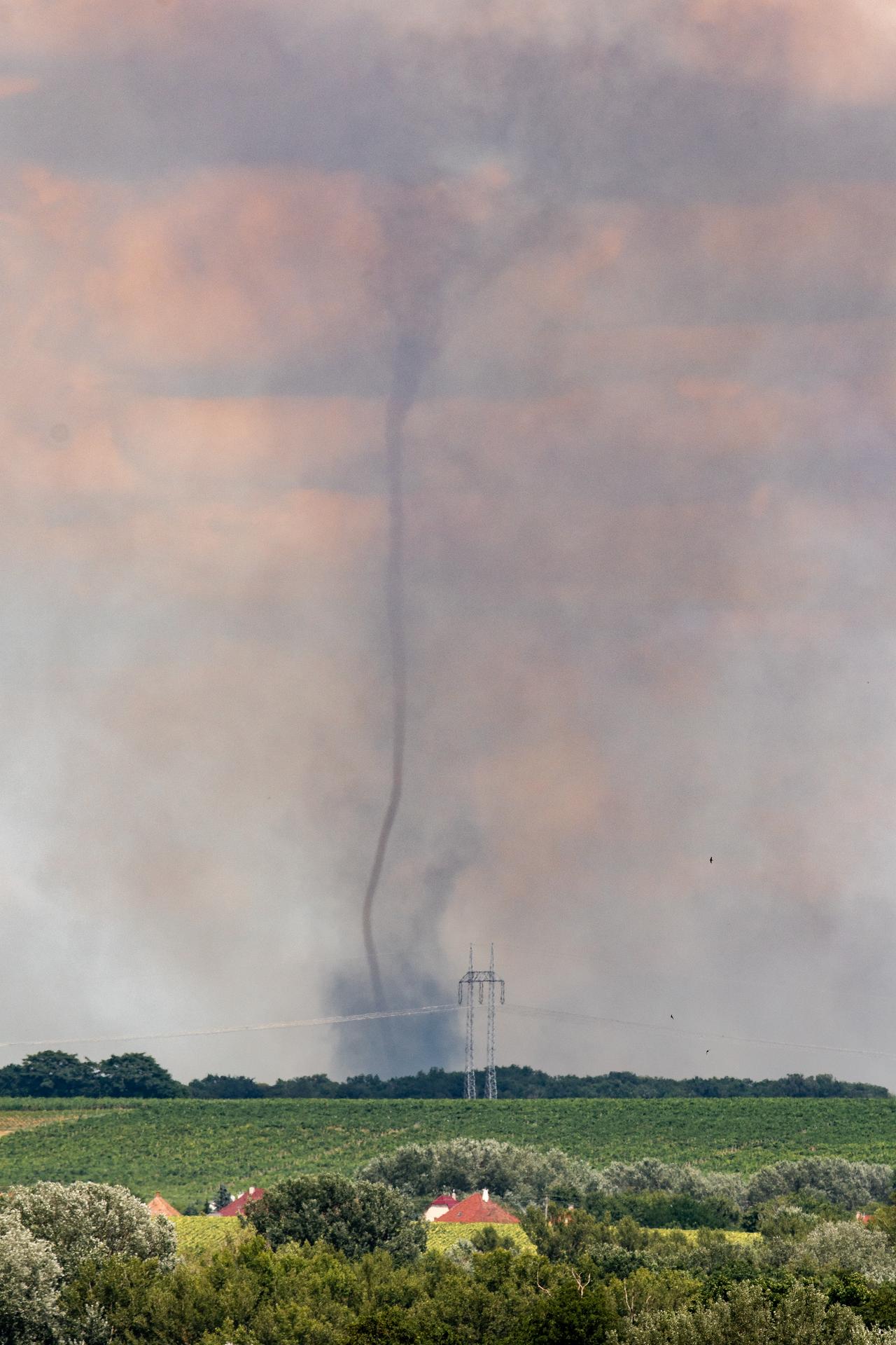 Prachový diabol pri obci Pata.
