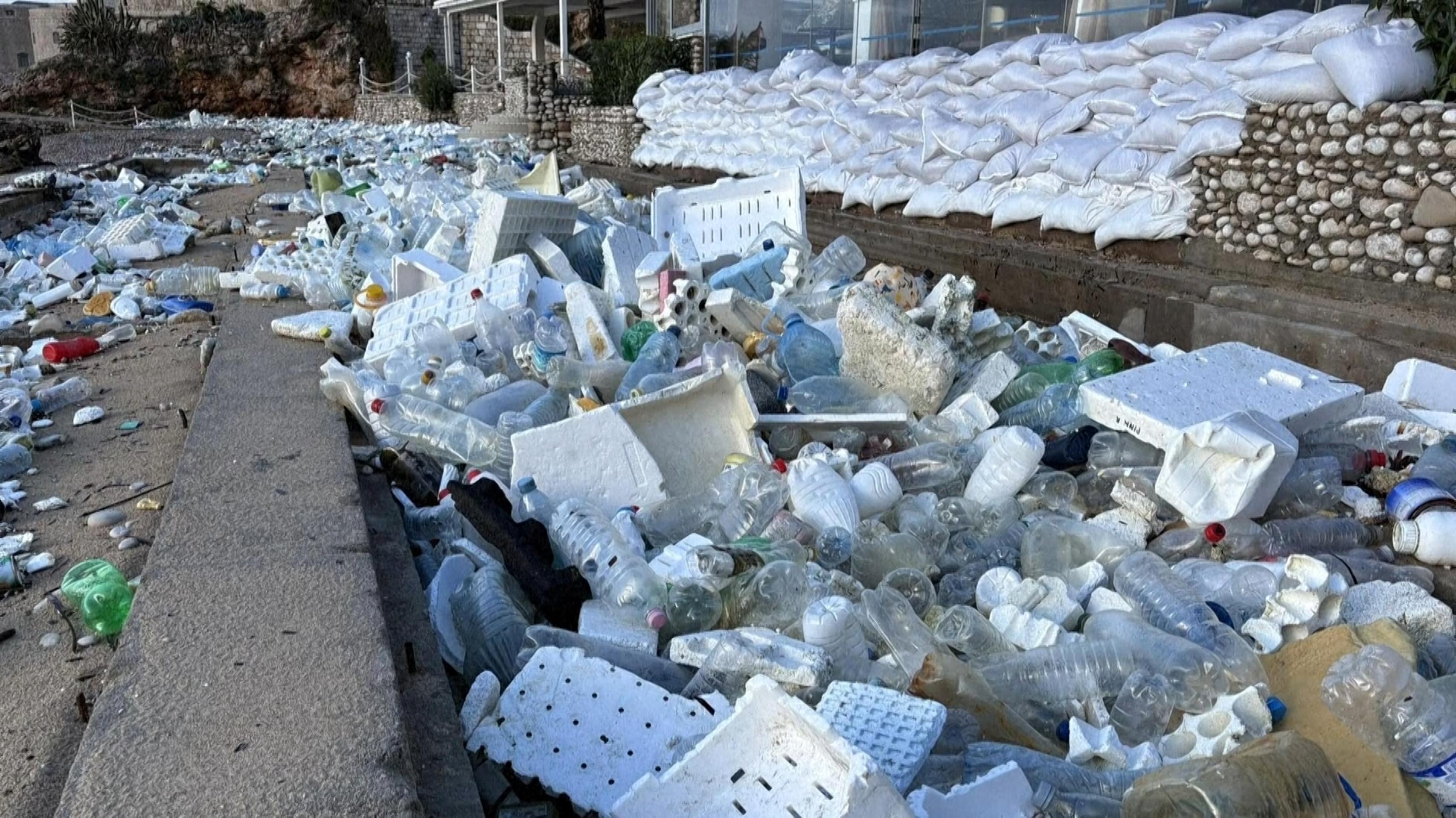 Špinavé pláže v Chorvátsku