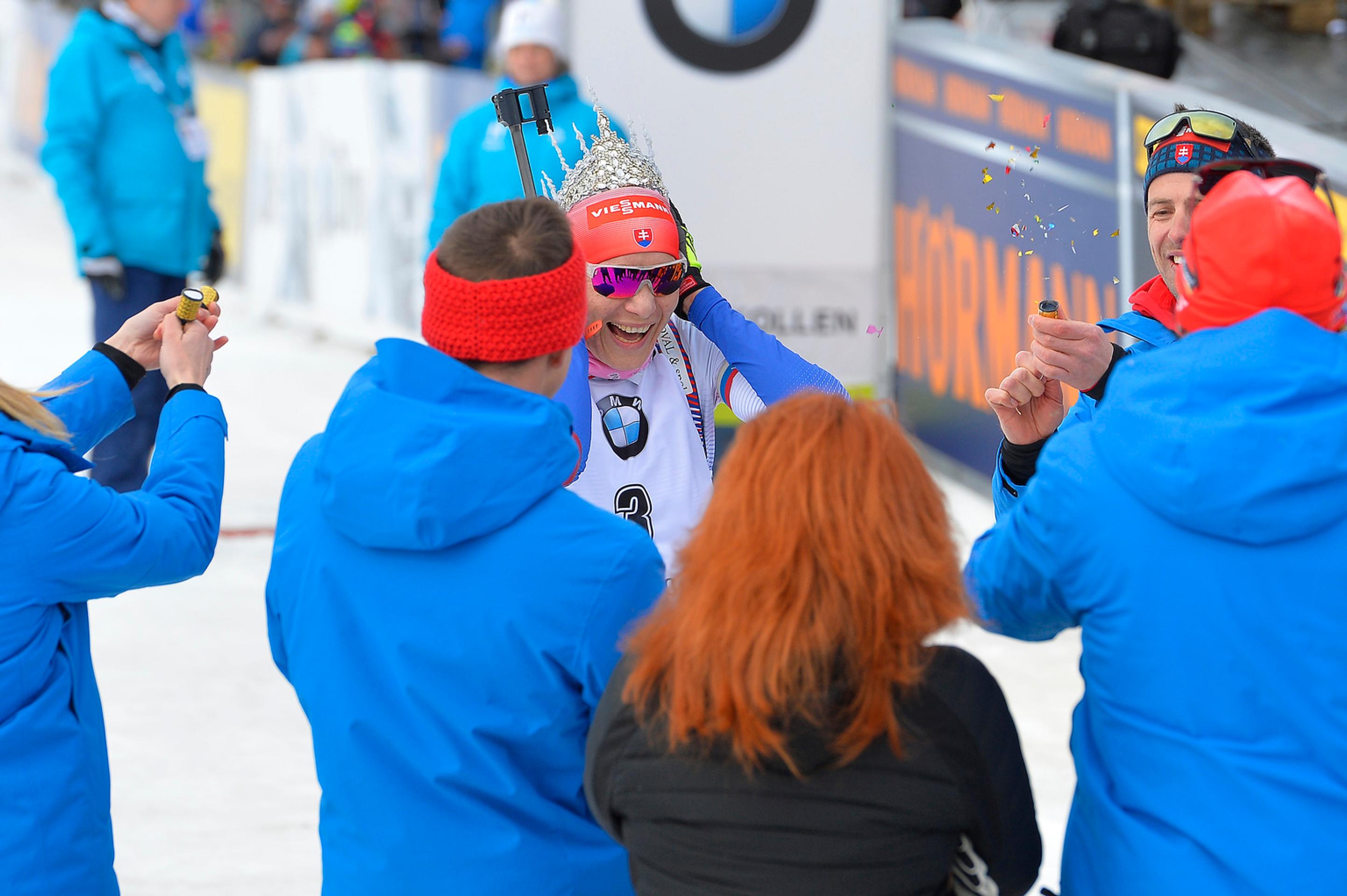 Connor Roberts (Wales), vpravo Albert Rusnák a vľavo Ondrej Duda (obaja Slovensko) počas kvalifikácie ME 2020.
