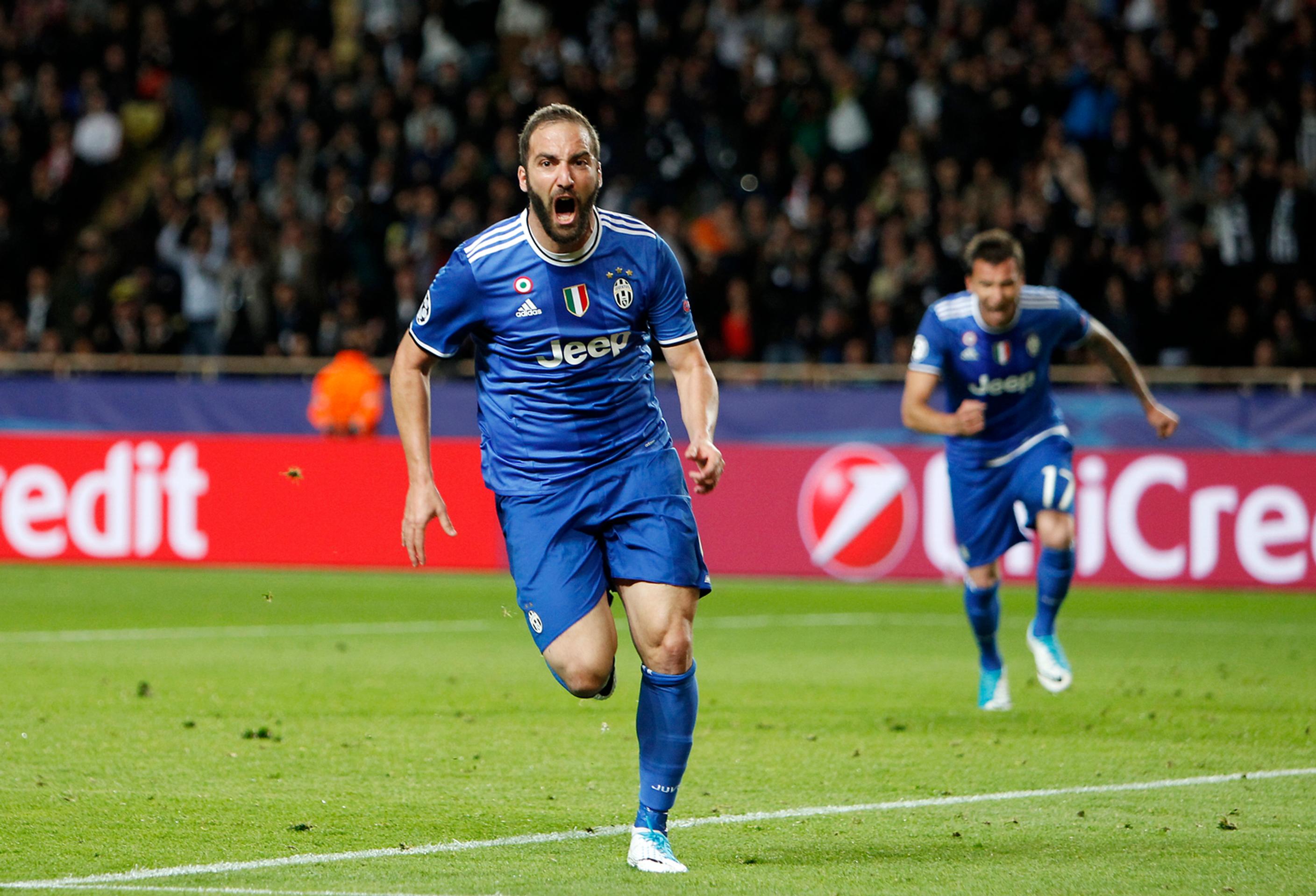 Bombardér Juventusu Gonzalo Higuaín jasá po góle v semifinále LM proti Monacu.