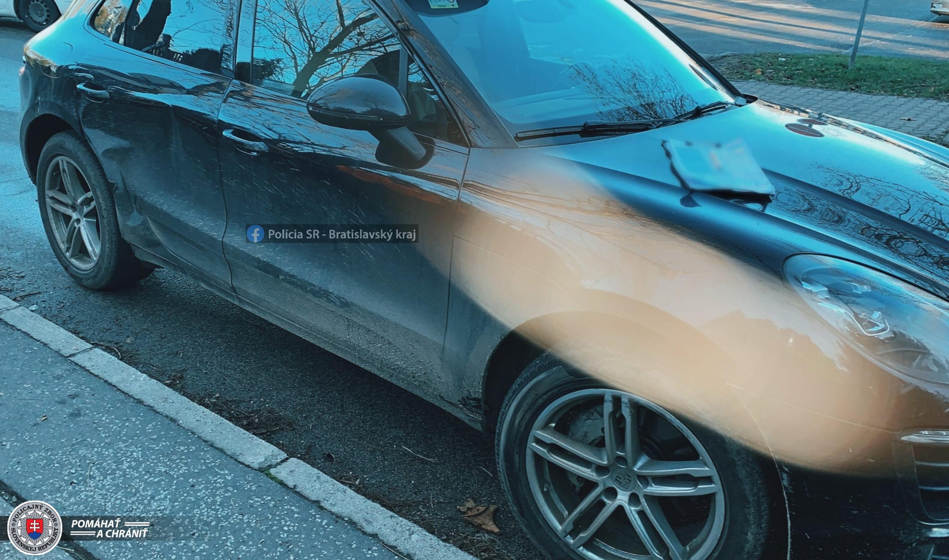 Zrážka kosačky a Porsche