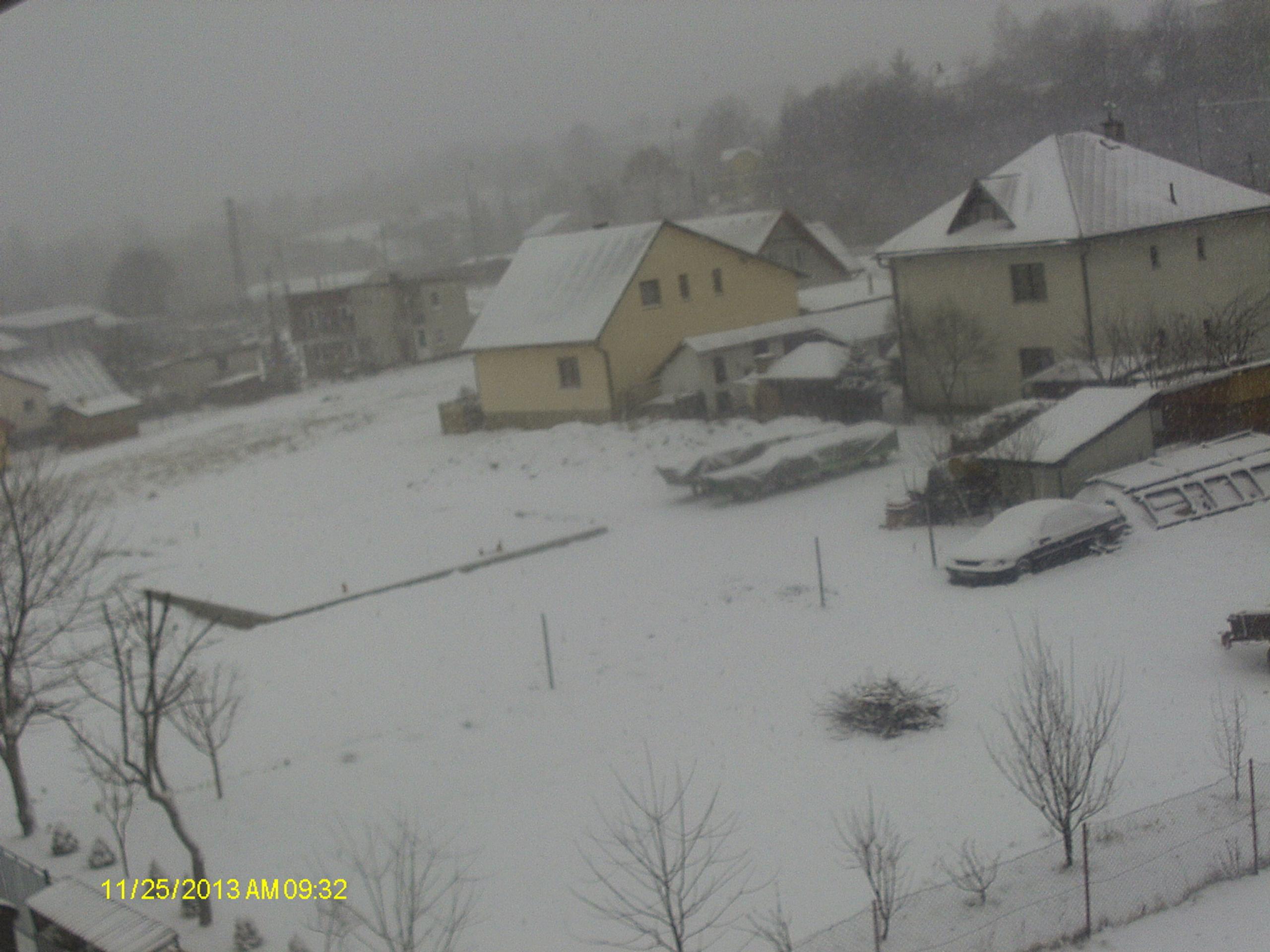 Zasnežená obec Čierne pri Čadci