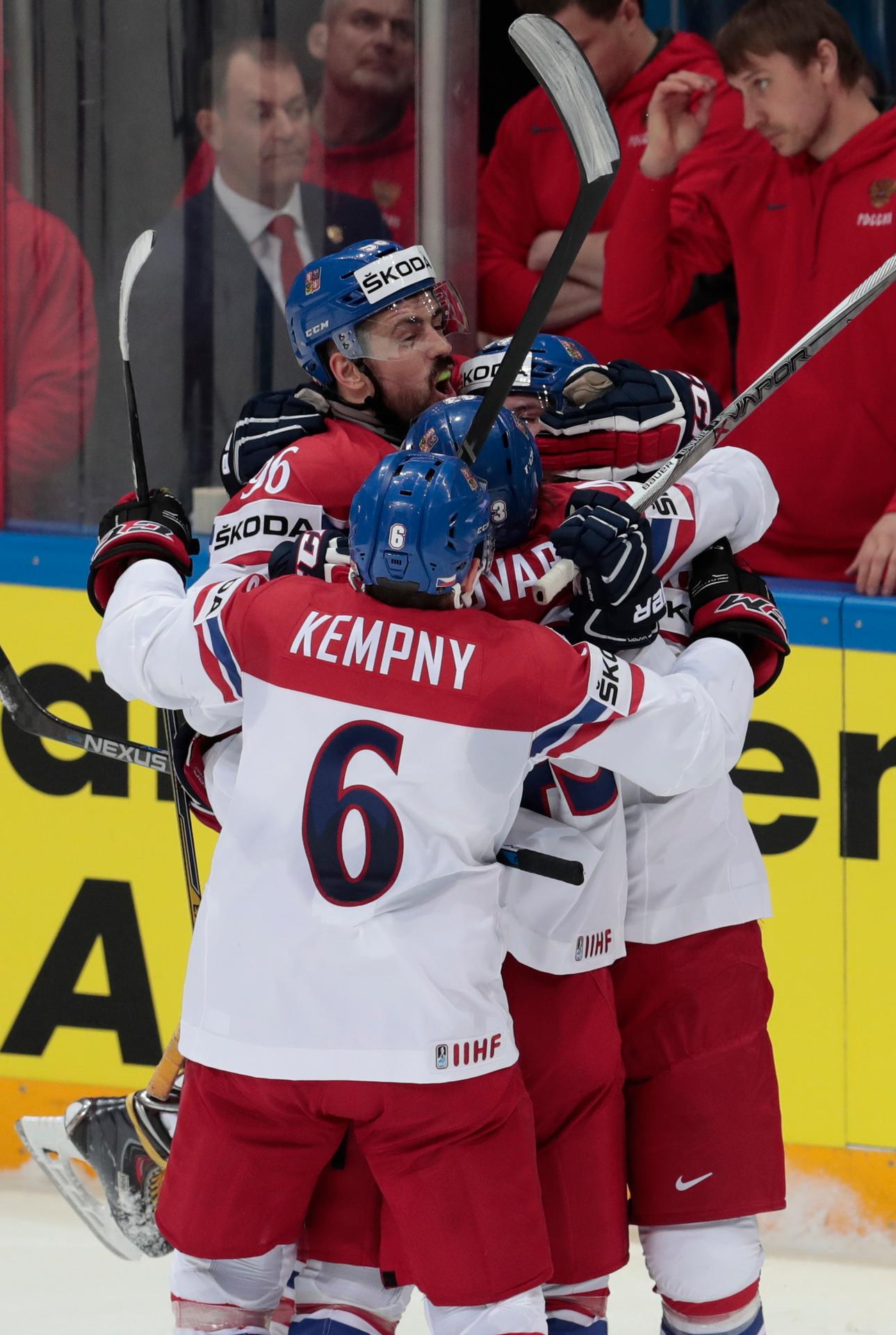 České klbko radosti po strelení gólu do ruskej siete počas duelu tamojších majstrovstiev sveta.