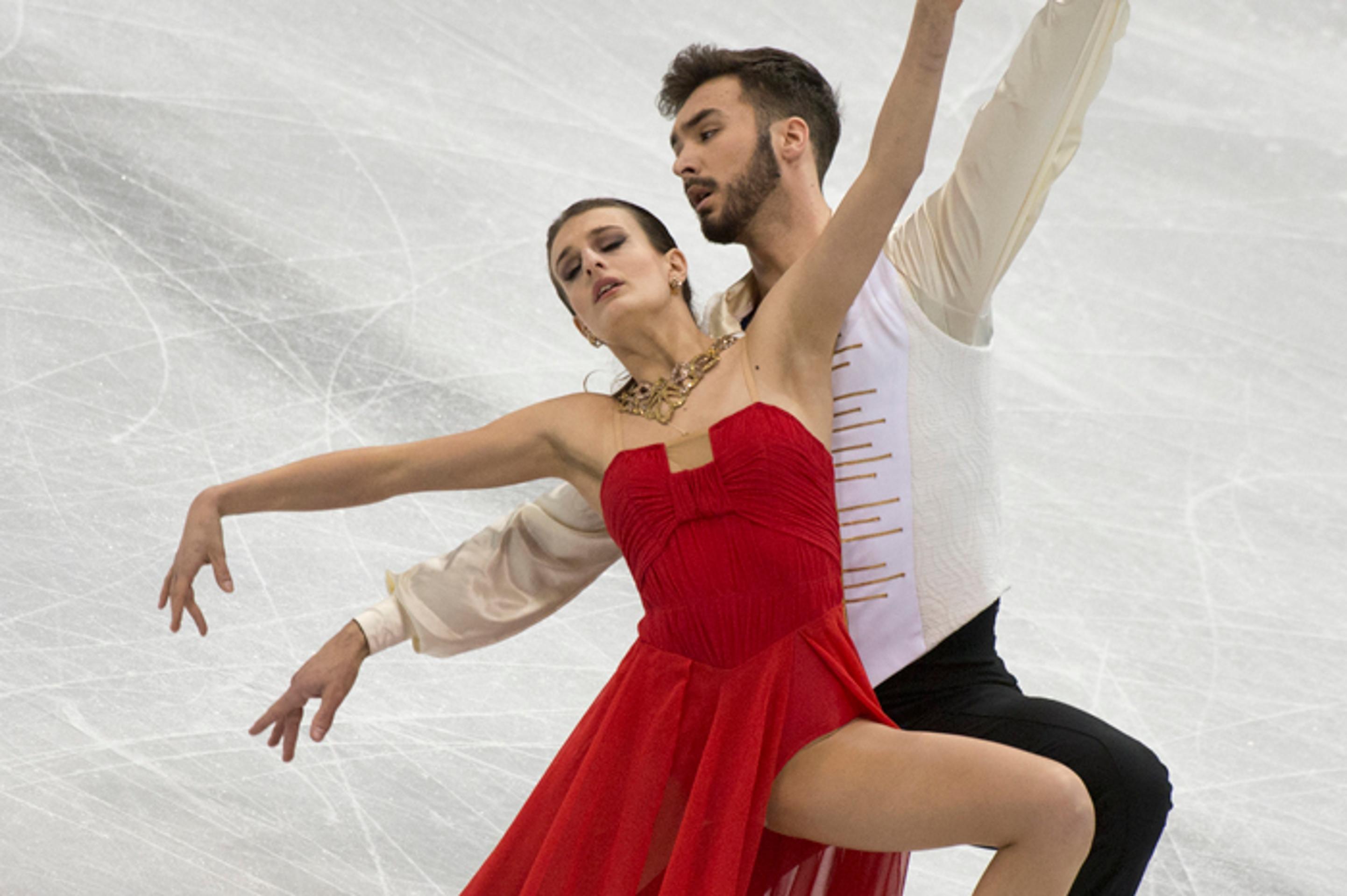 Francúzski reprezentanti v tancoch na ľade Gabriella Papadakisová a Guillaume Cizeron na ME.
