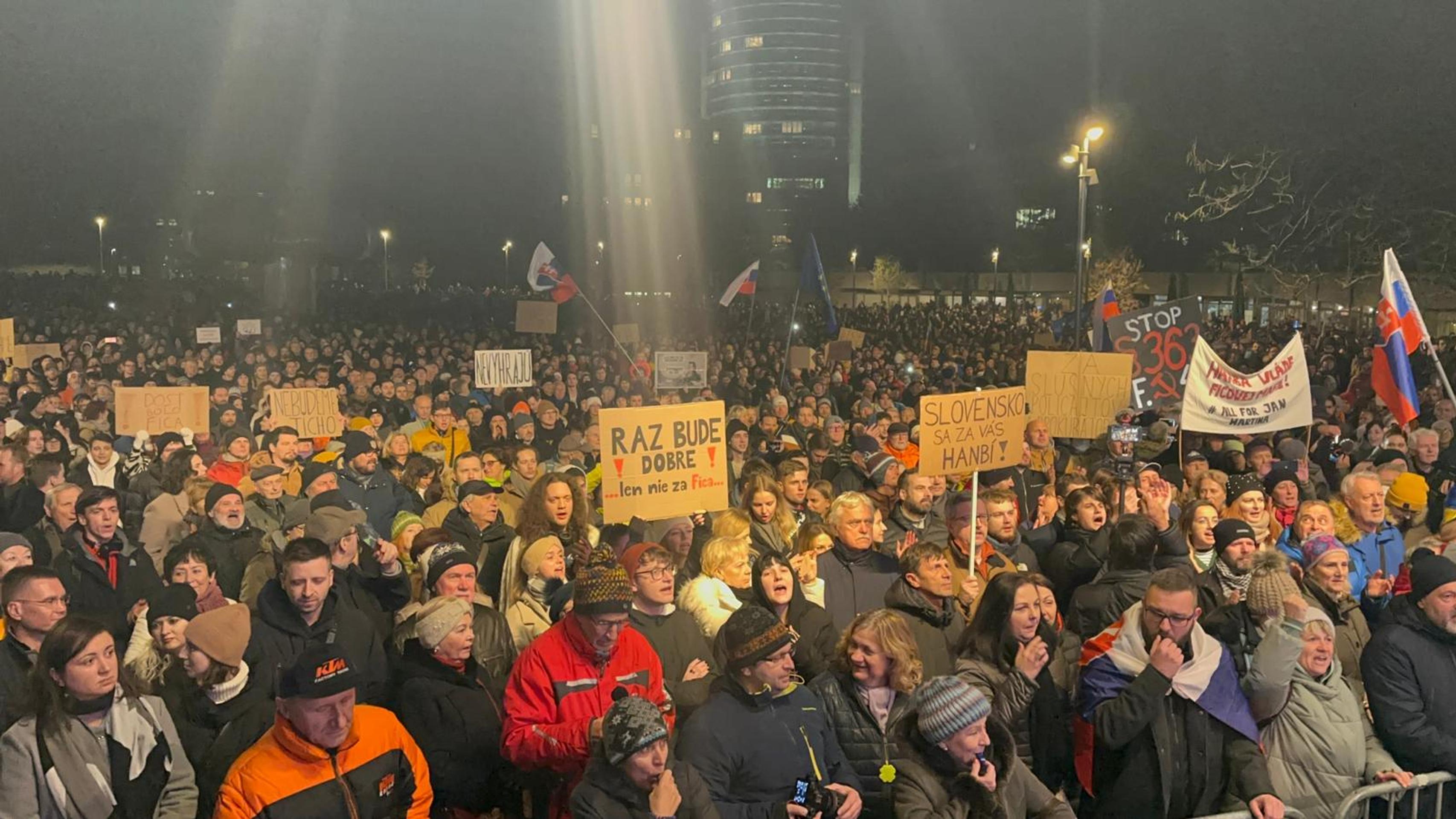 Na protest prišli tisícky ľudí.