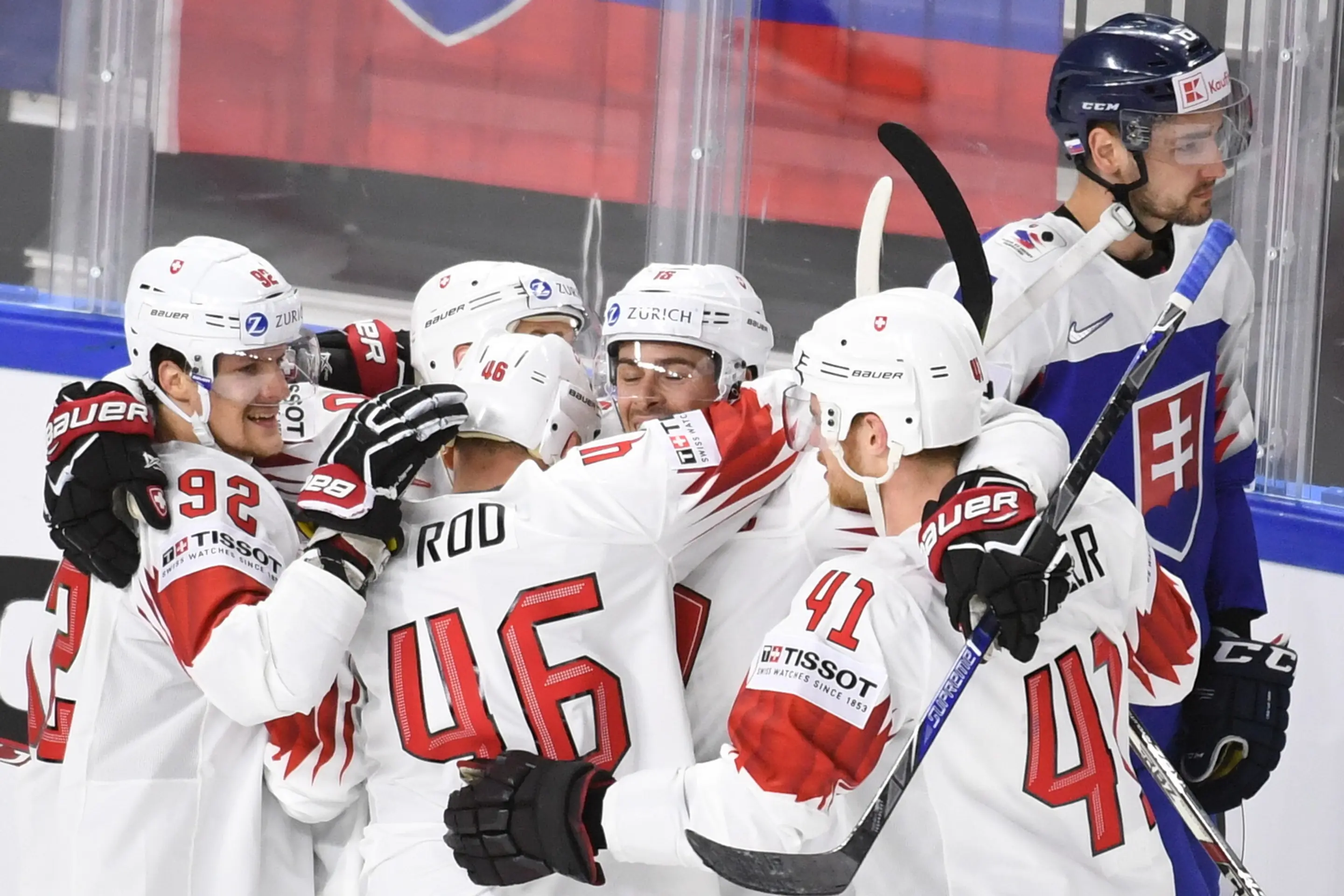 Gólová radosť švajčiarskych hráčov v zápase proti Slovensku na MS 2018.