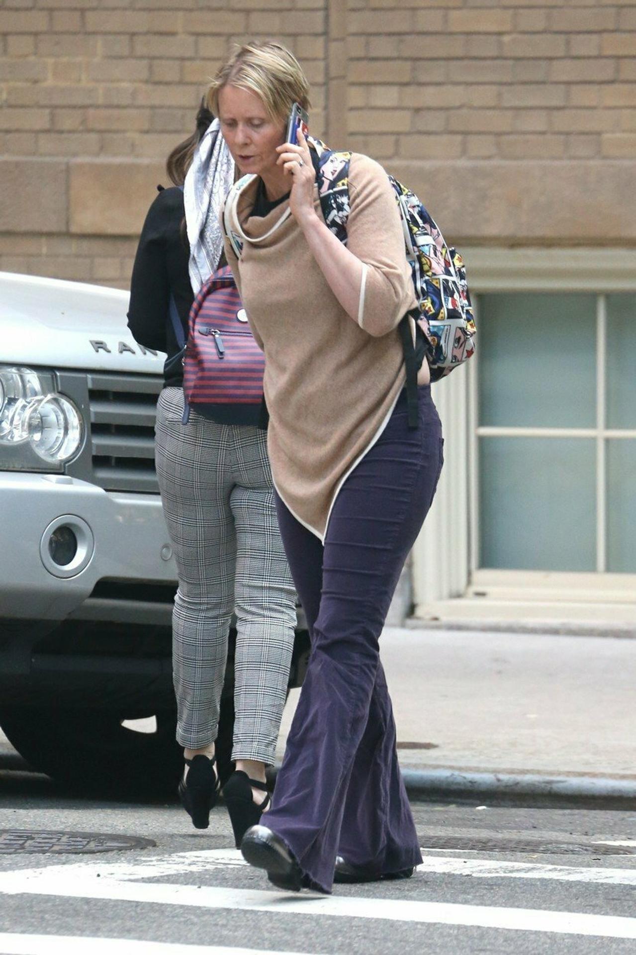 Cynthia Nixon v uliciach New Yorku.