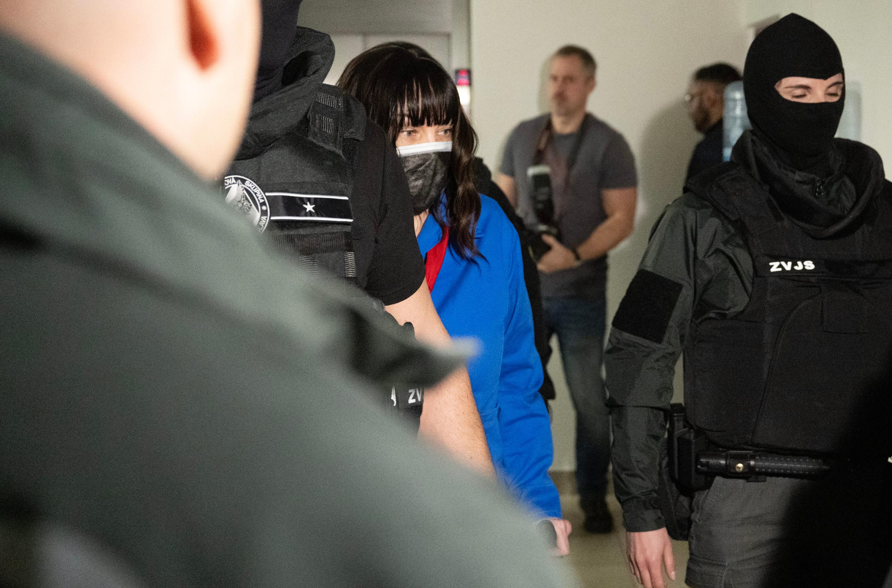 Obžalovaná Alena Zsuzsová prichádza na súdny proces v kauze Kuciak.