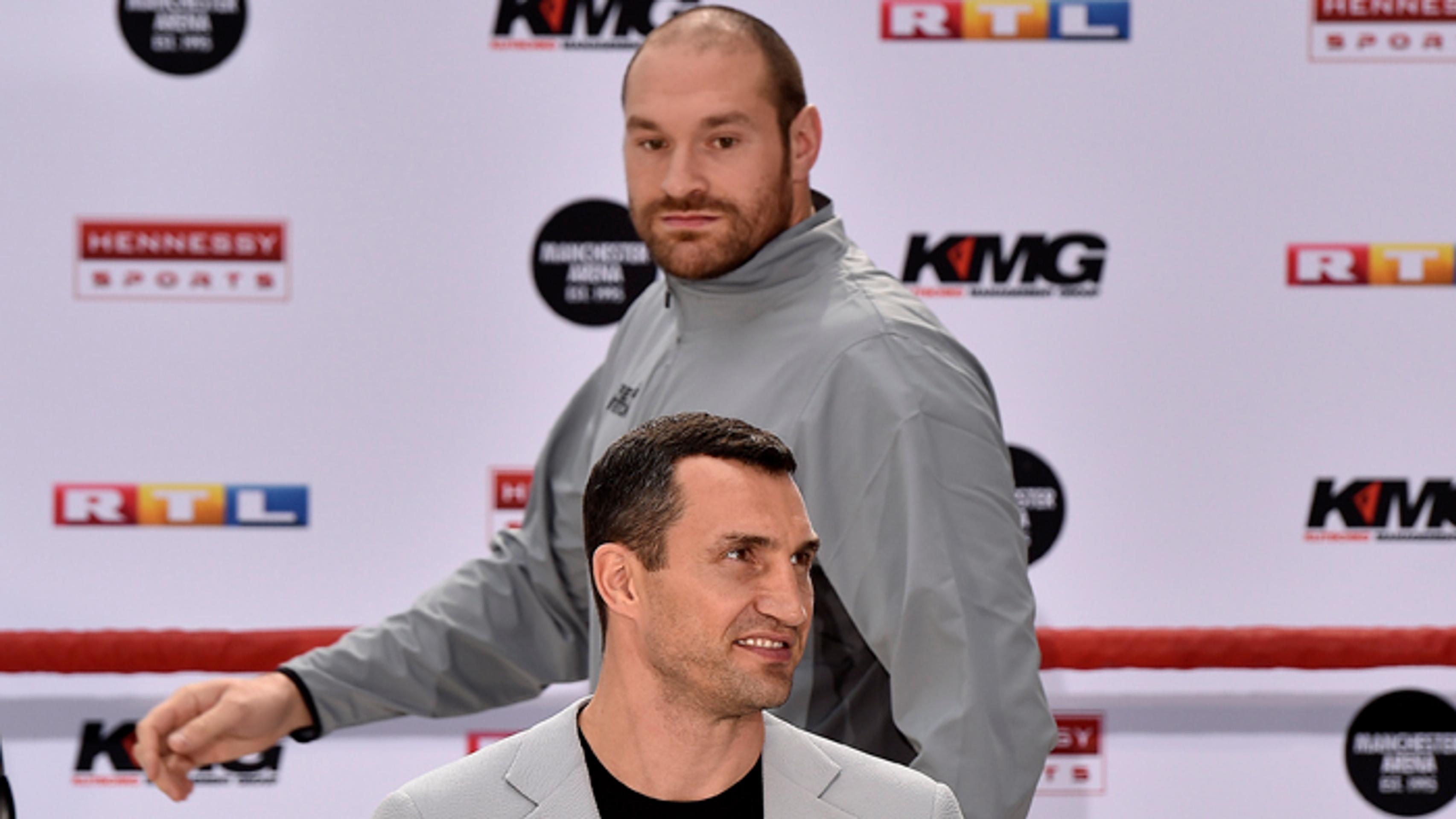 Tyson Fury a Vladimír Kličko na archívnej snímke.