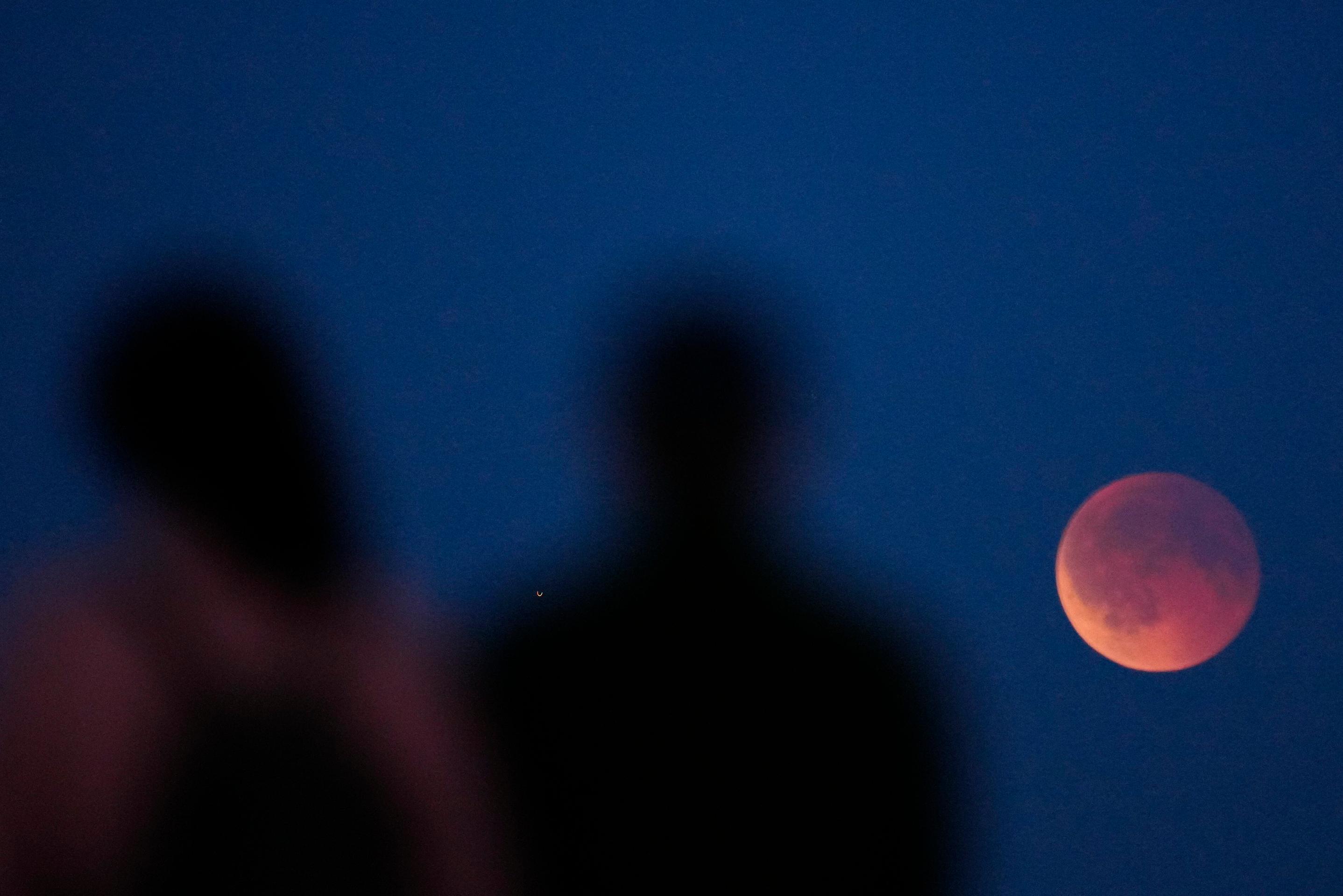 Zatmenie mesiaca v rôznych krajinách sveta