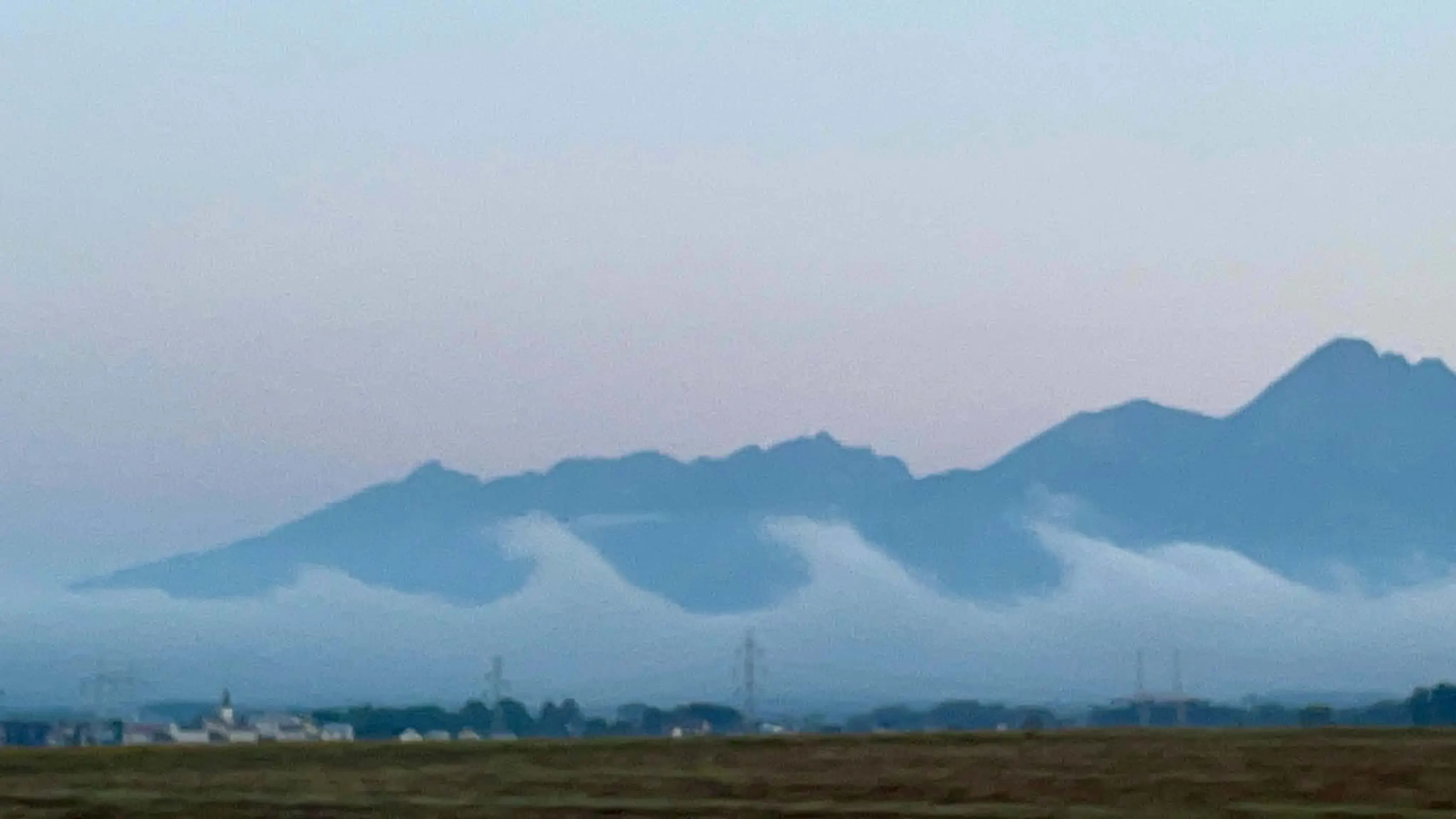 Vzácne Kelvin-Helmholtzove oblaky pod Tatrami