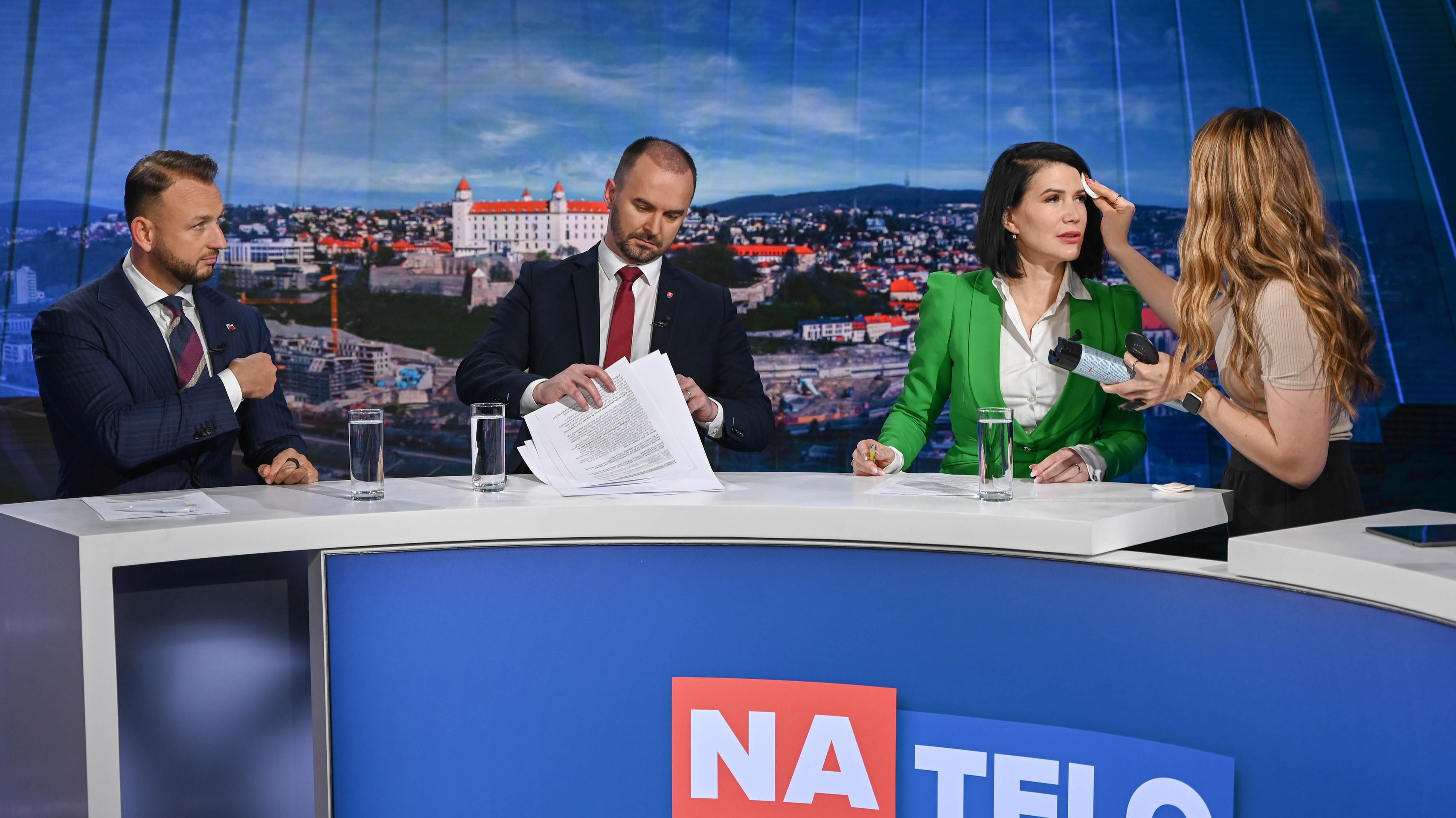 Michal Šipoš, Jana Bittó Cigániková a Matúš Šutaj Eštok v relácii Na telo.