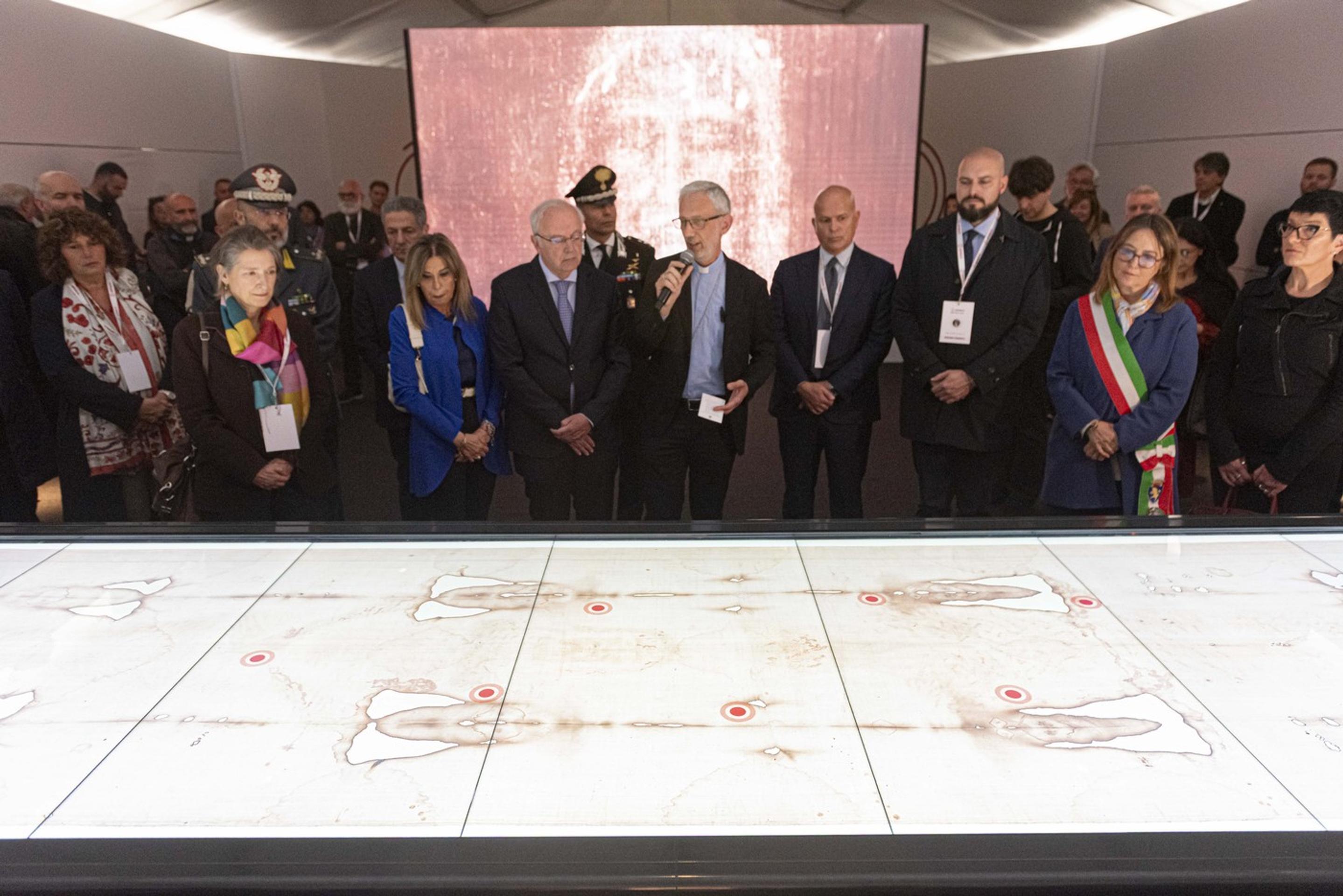 Turínske plátno fascinuje vedcov.