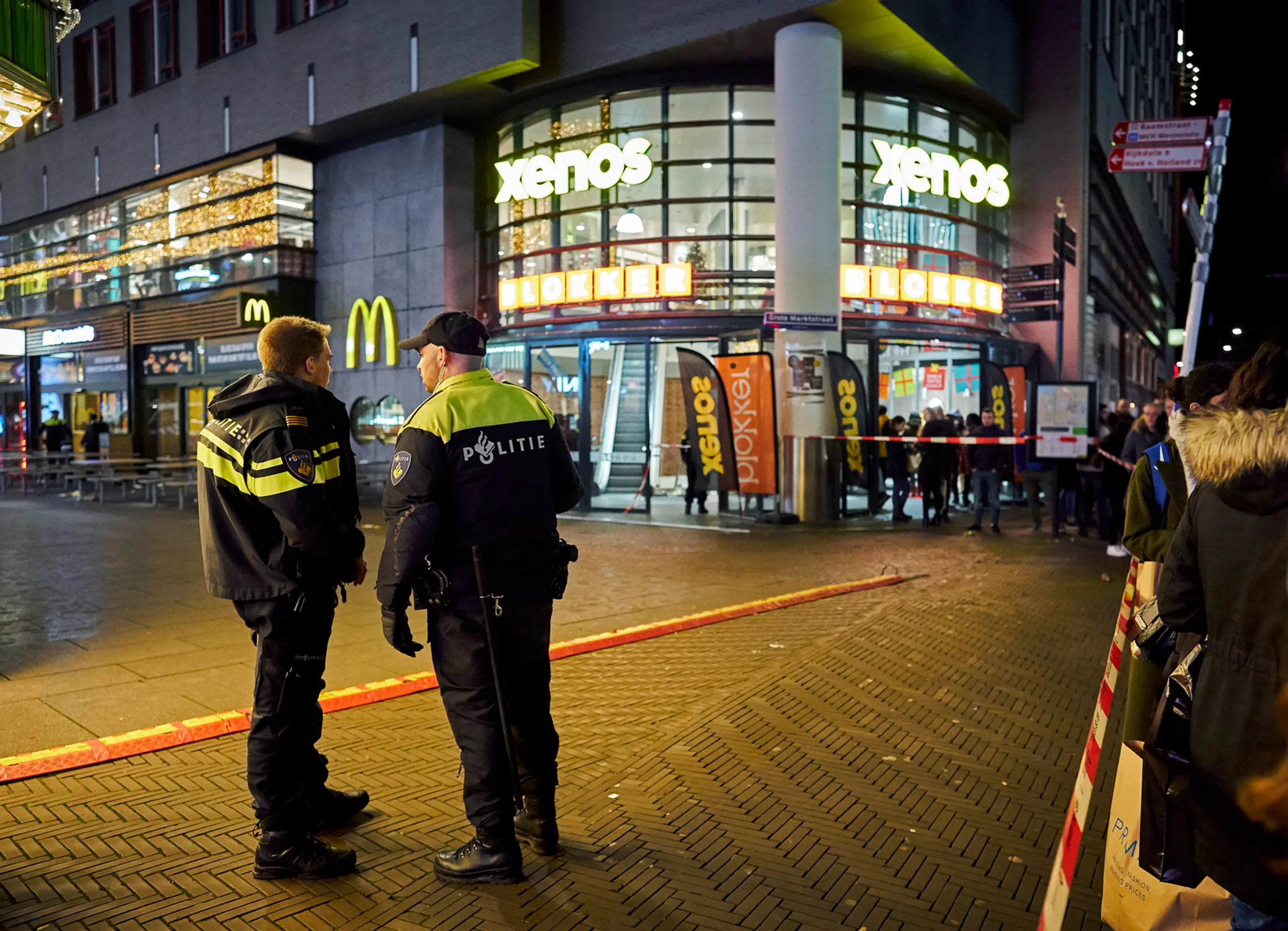 Polícia v holandskom Haagu uzavrela nákupnú ulicu po útoku nožom.