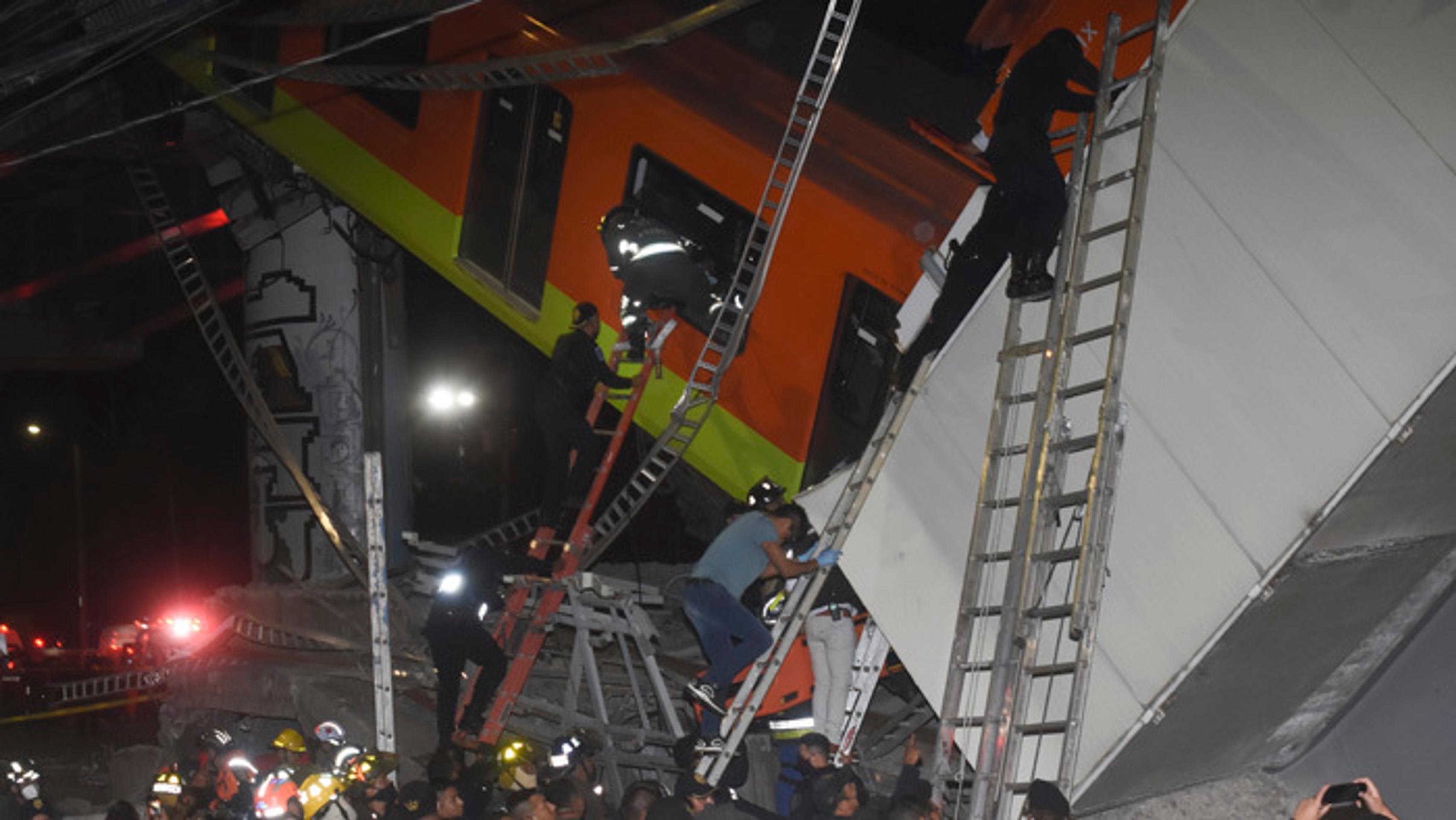 V mexickej metropole sa zrútila časť mosta pre metro.