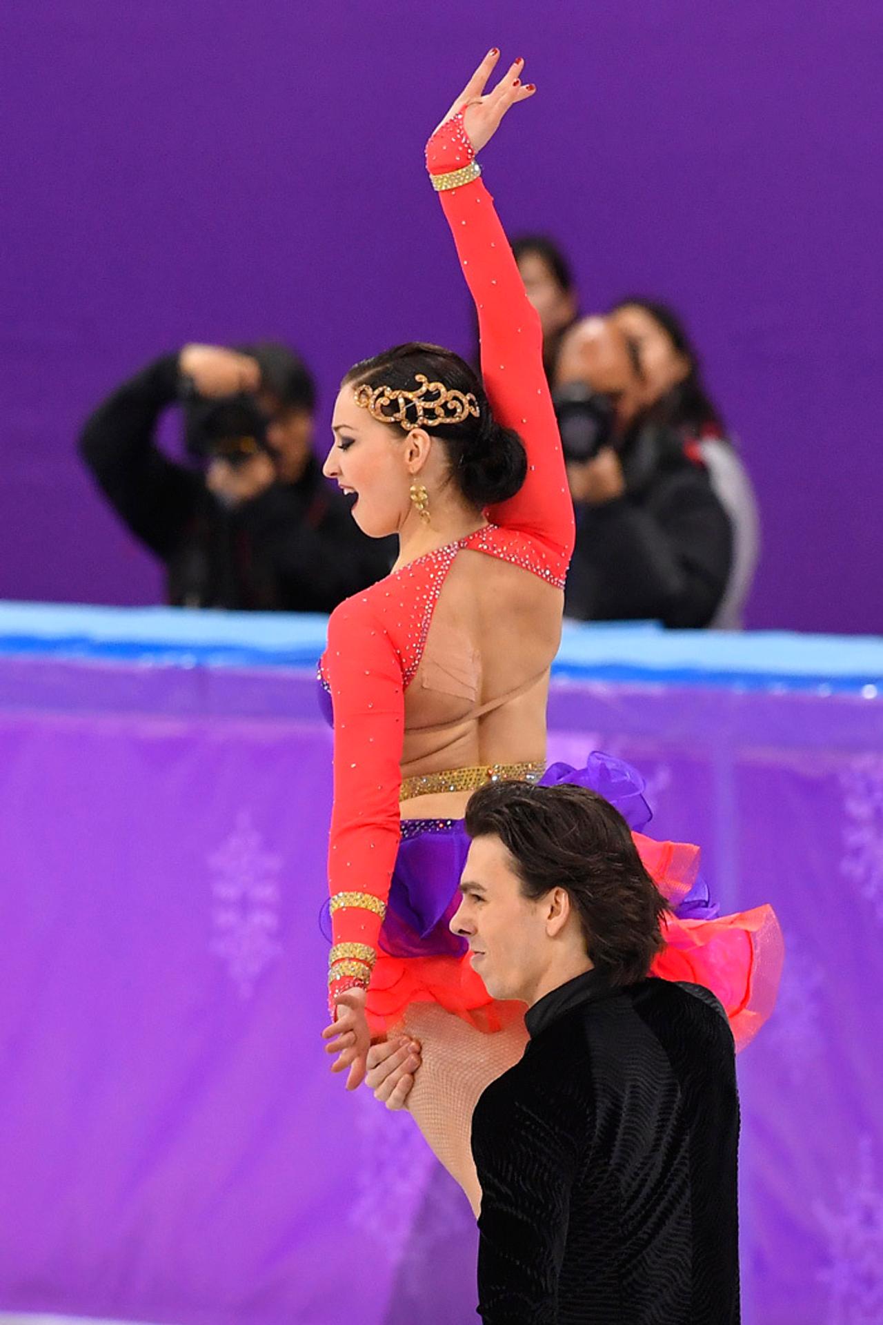 Lucie Myslivečková a Lukáš Csölley počas krátkeho programu tanečných párov v Kangnungu.