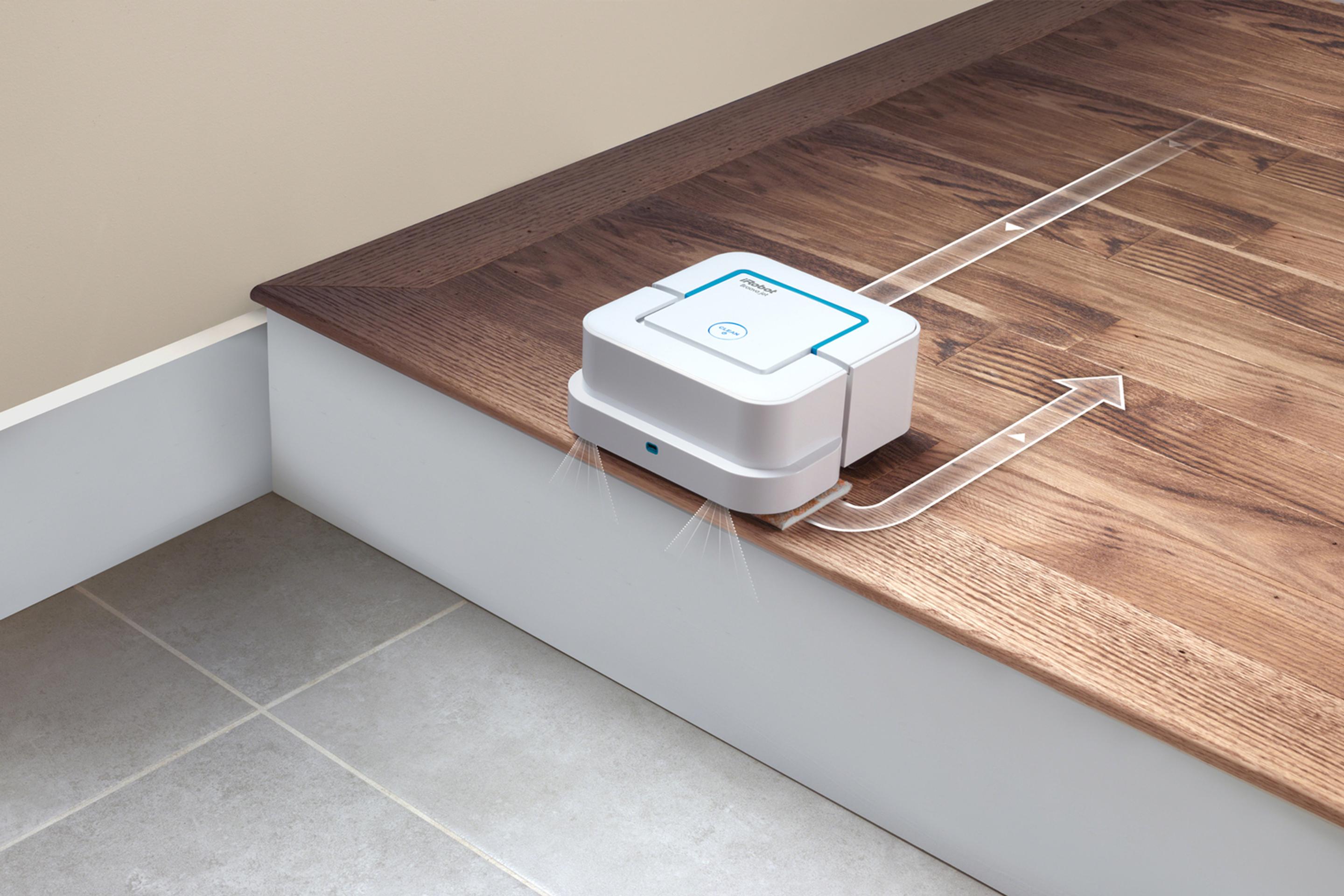 Robotický mop Braava Jet 240 nespadne zo schodov.