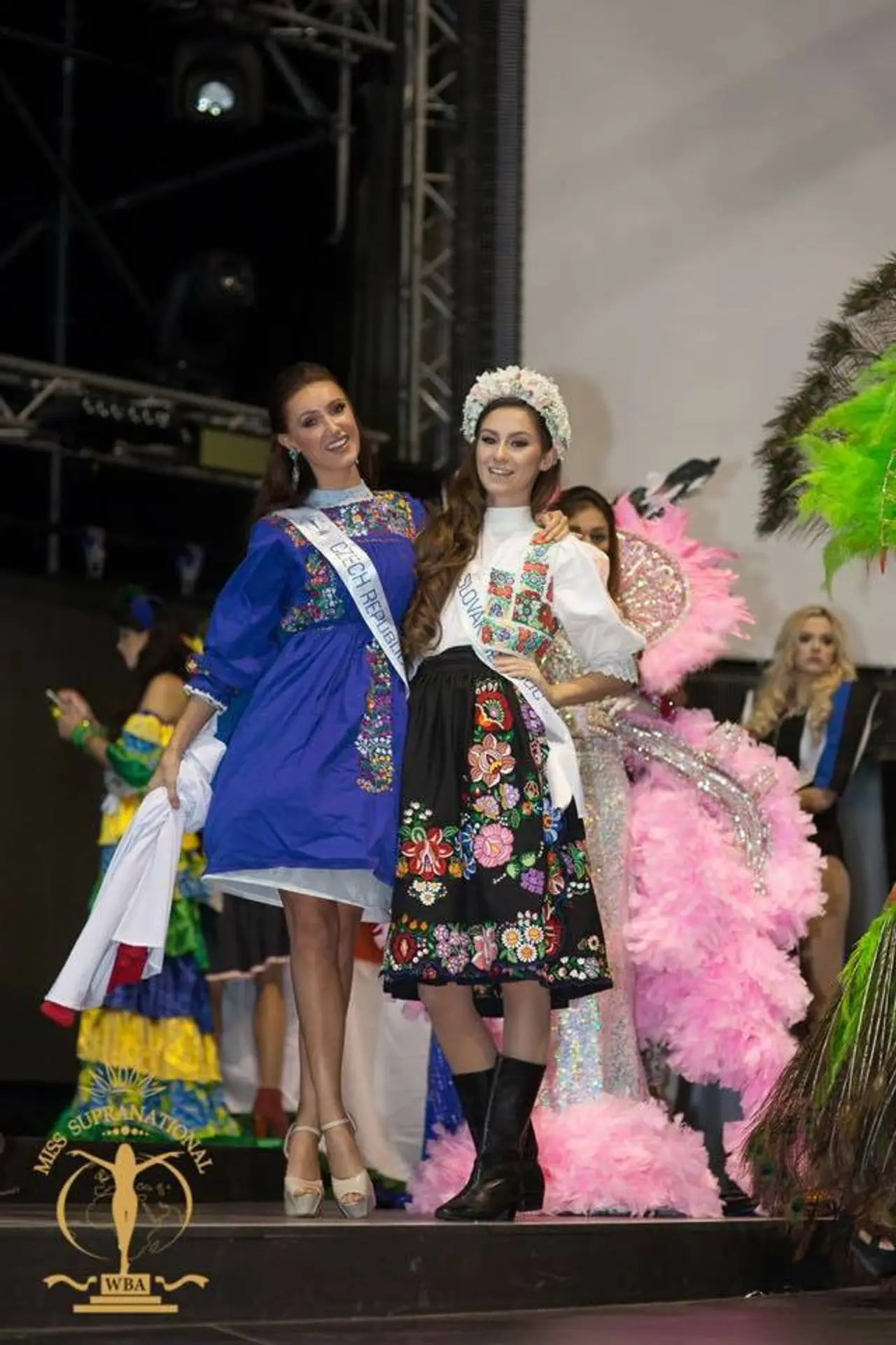 Miss Europe Supranational Petra Denková (vpravo).