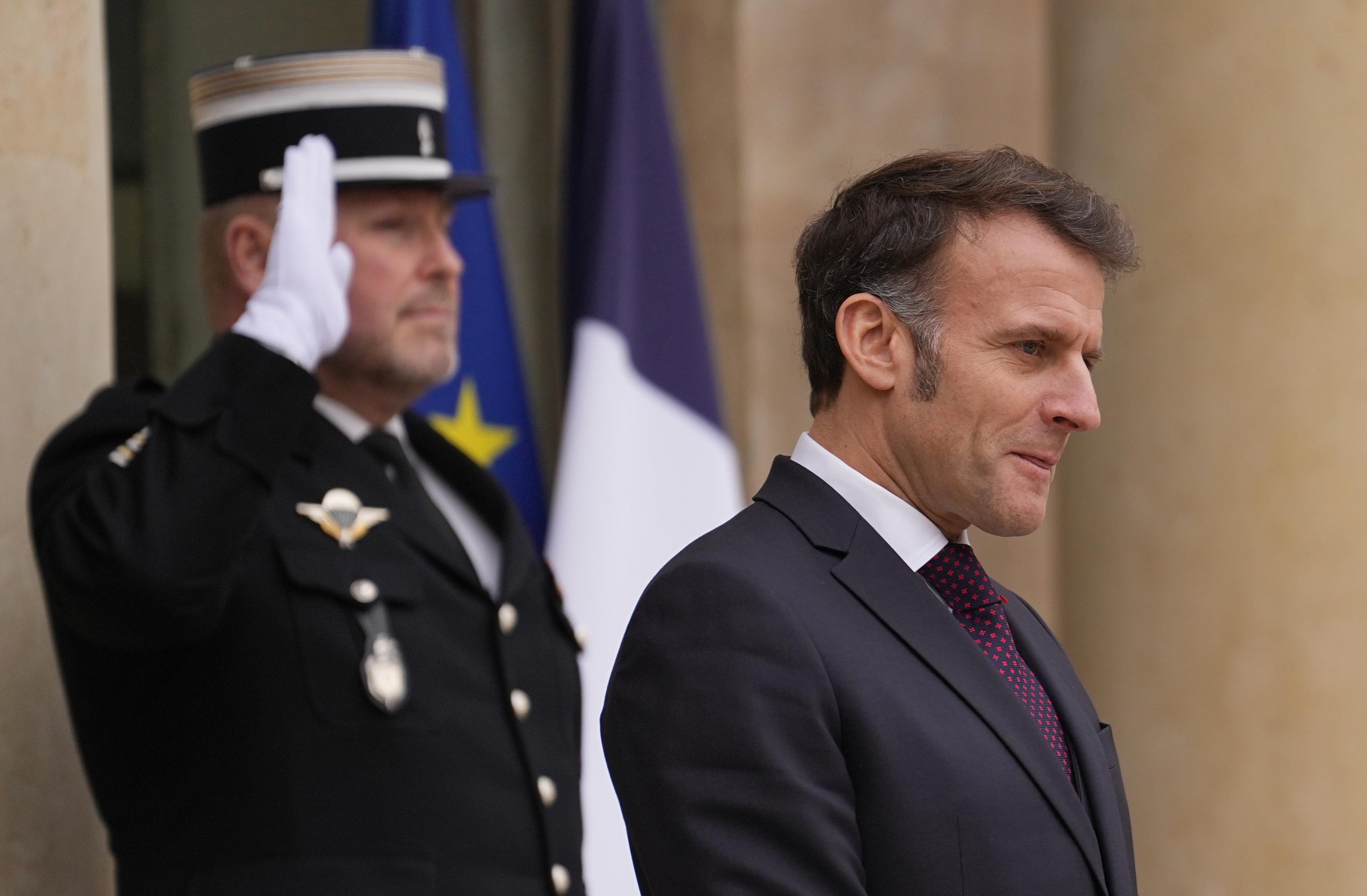 Slovenského premiéra Roberta Fica prijal v Elizejskom paláci francúzsky prezident Emmanuel Macron.