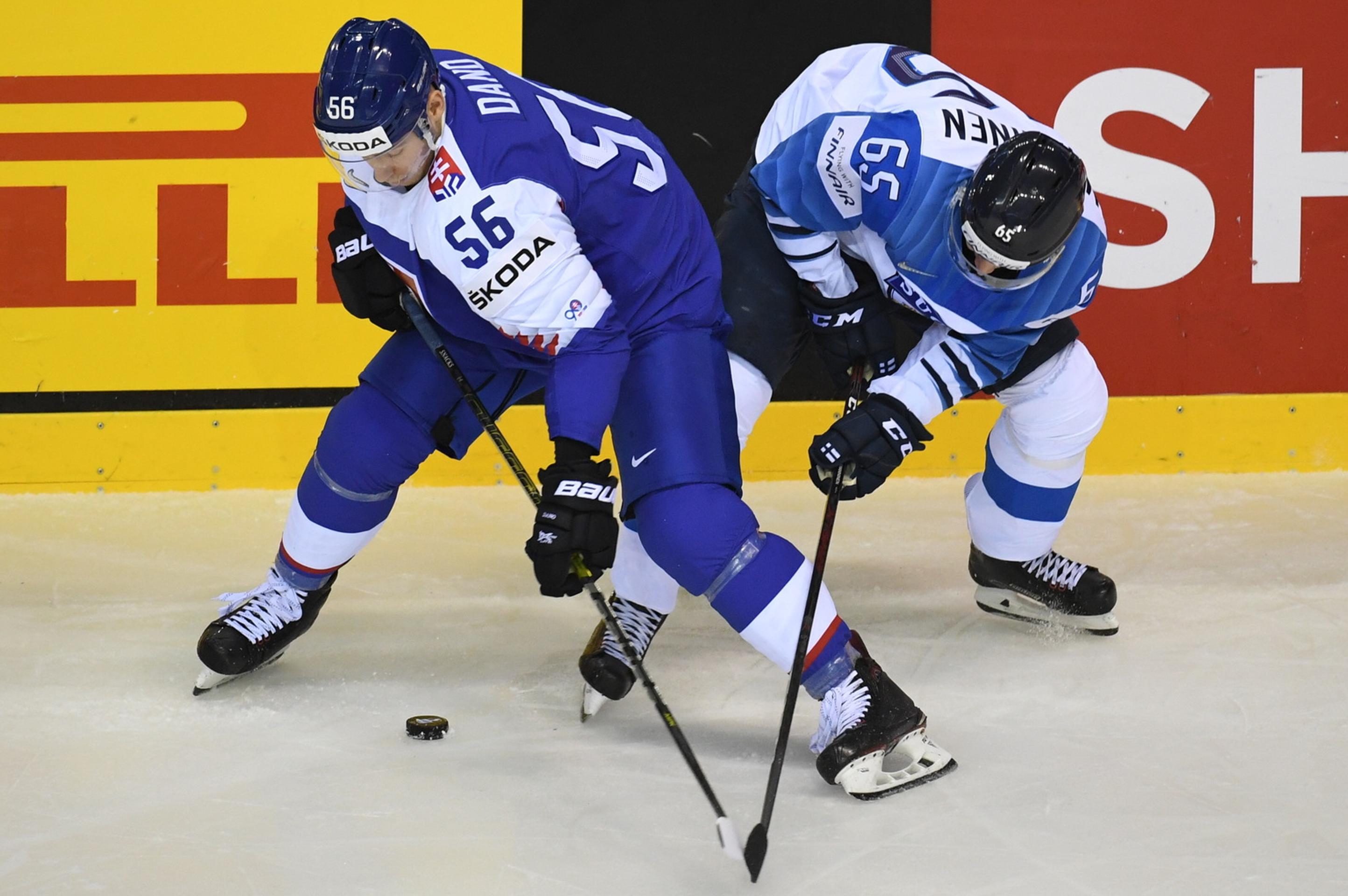 Vľavo hráč Trnavy Kubilay Yilmaz a hráč Podbrezovej Matej Podstavek.