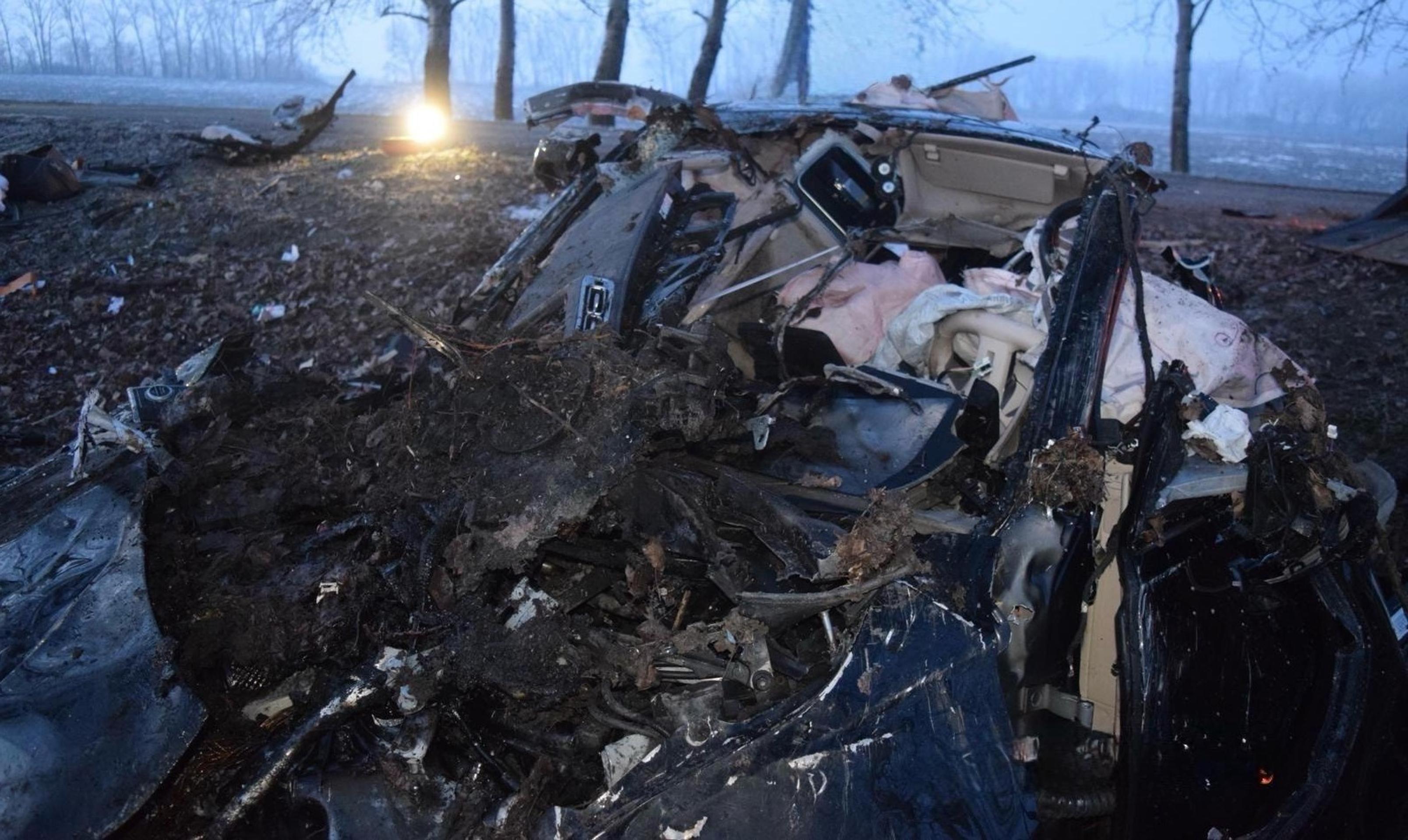 Z auta zostala kopa šrotu.