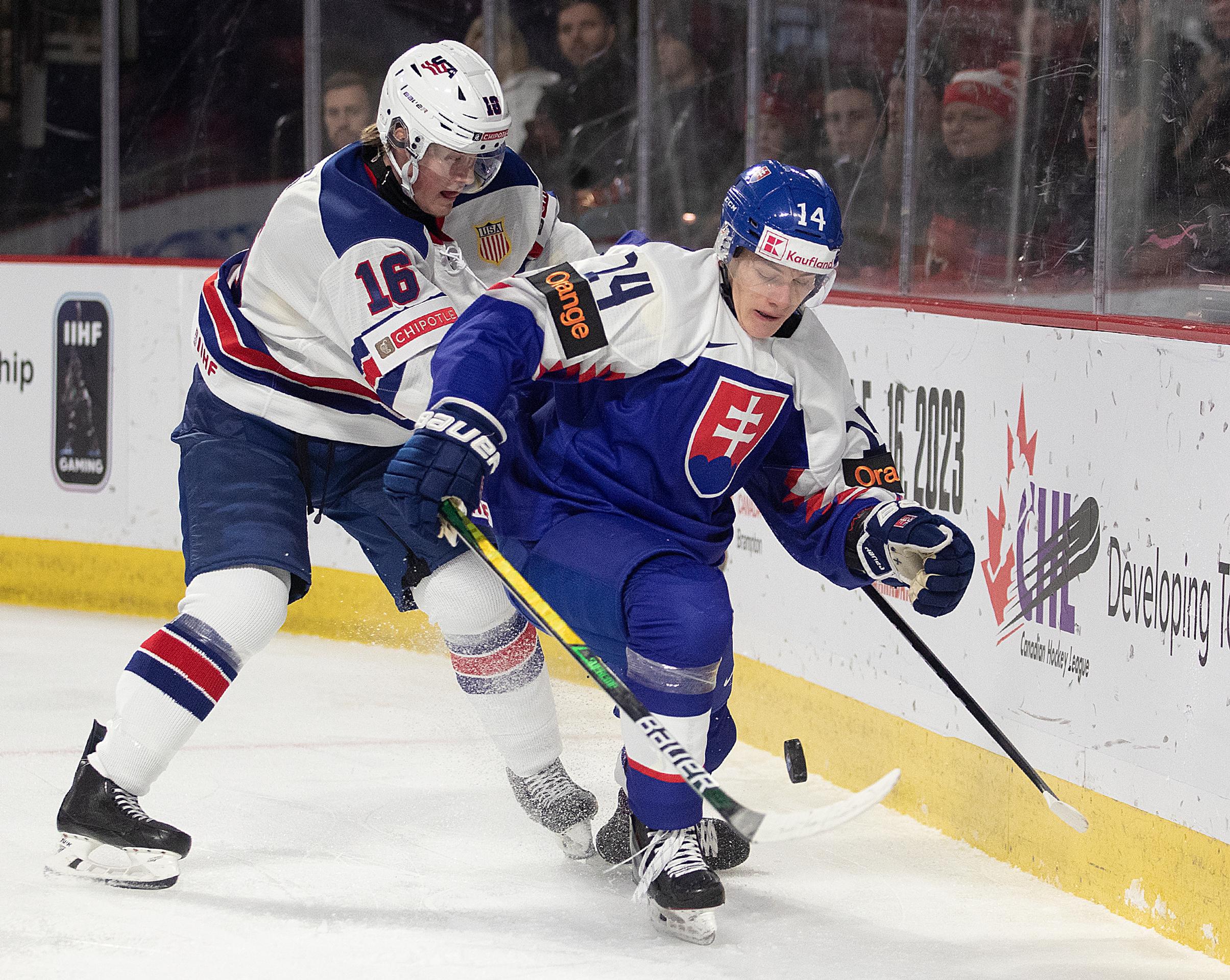 Zo zápasu Slovensko - USA na juniorských majstrovstvách sveta.