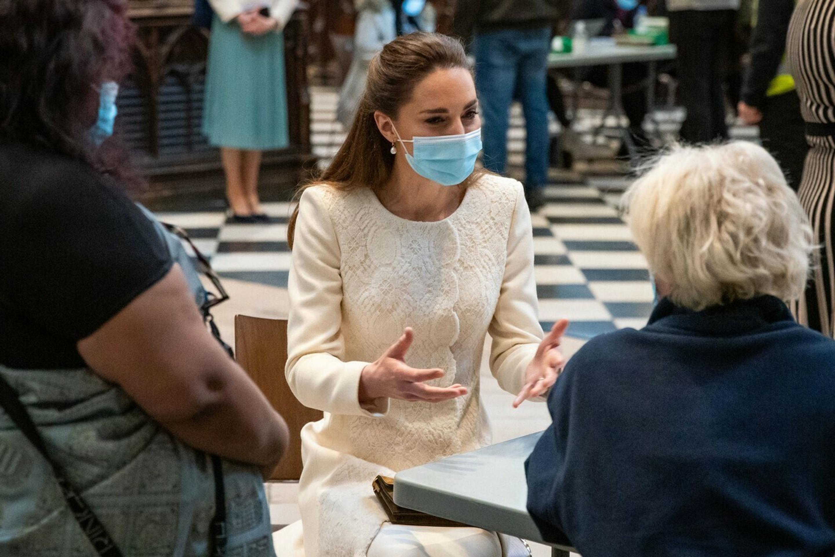 Kate a William navštívili vakcinačné centrum.