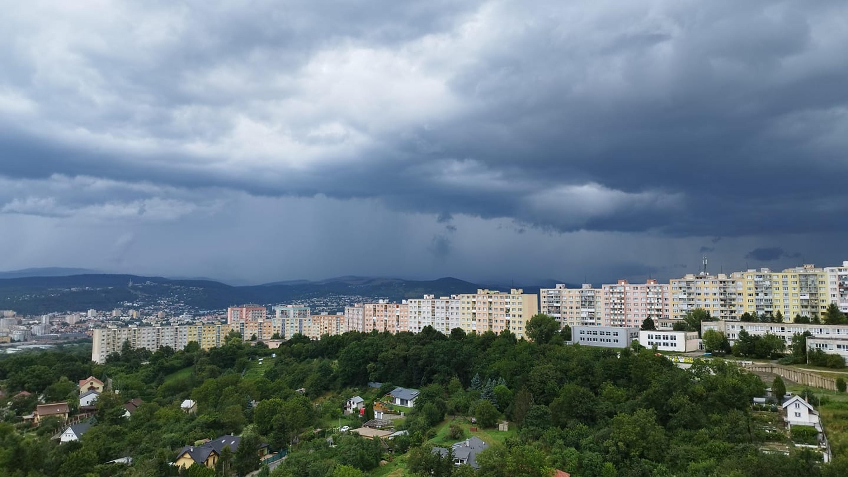 Búrka smeruje aj do Košíc