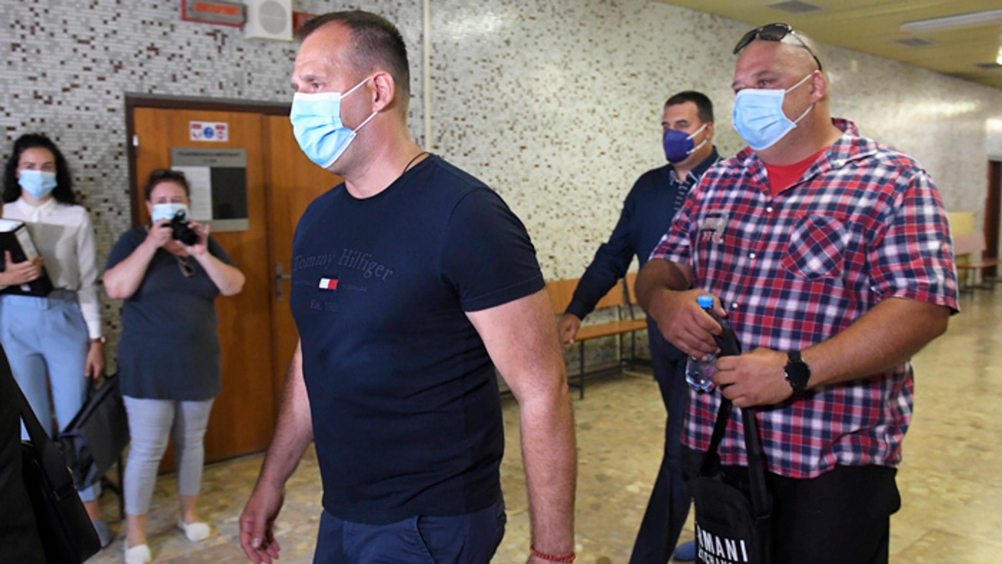 Bratia Paškovci na súde, zľava Martin, Maroš a Branislav.