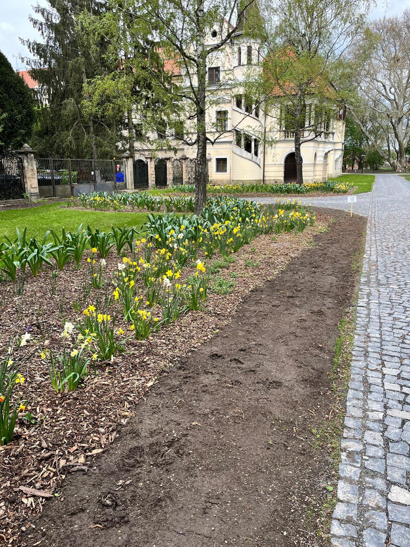Stupavský park vandali zničili len deň po otvorení.