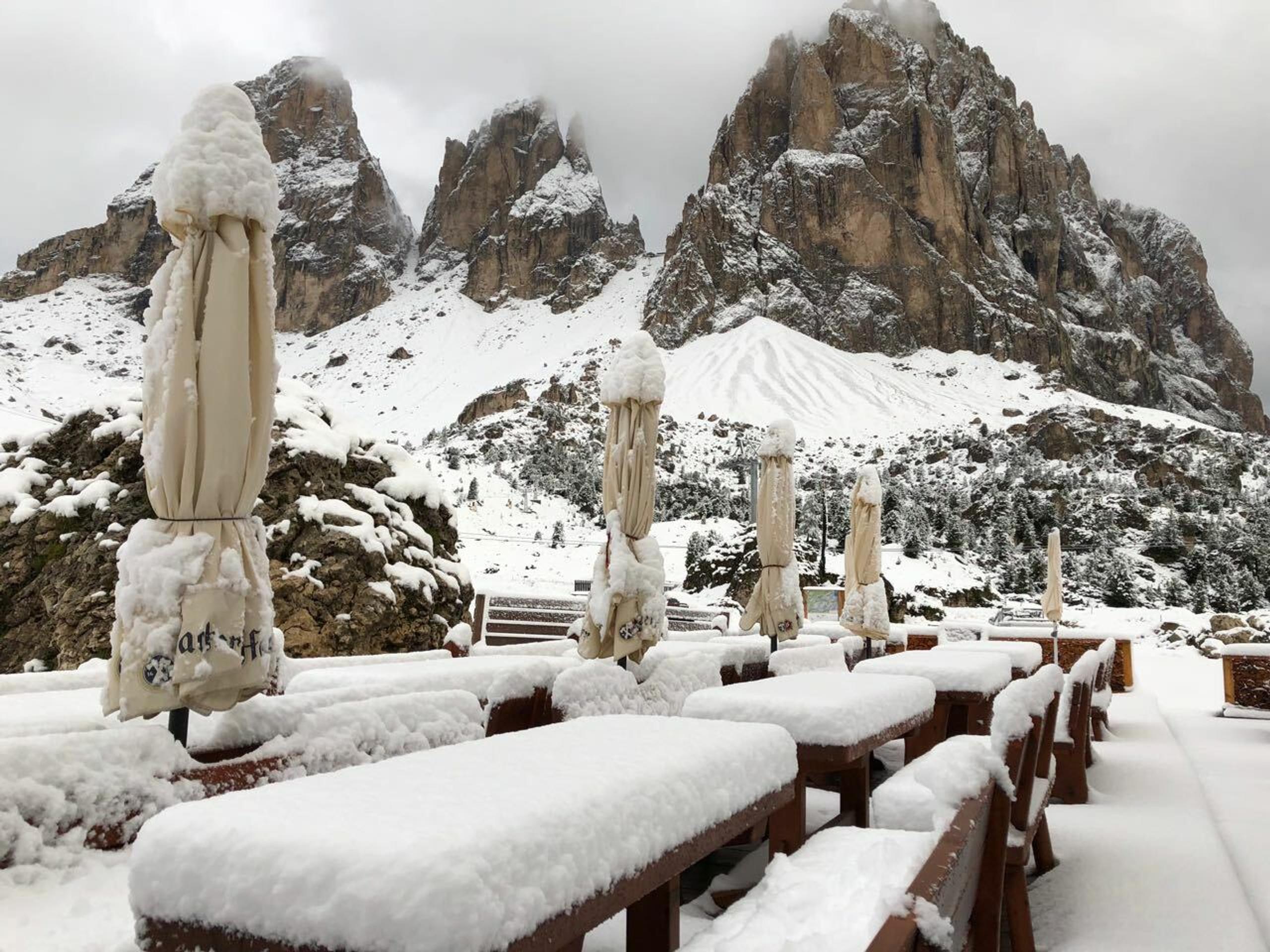 Augustová snehová nádielka v talianskych Dolomitoch.