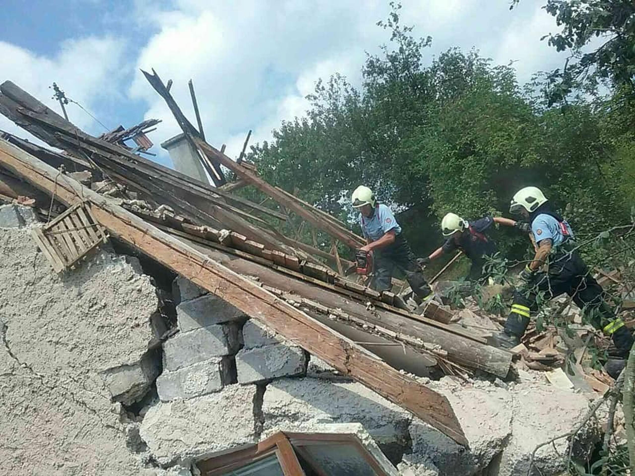 V Medzibrode sa zrútil dom počas rekonštrukcie.