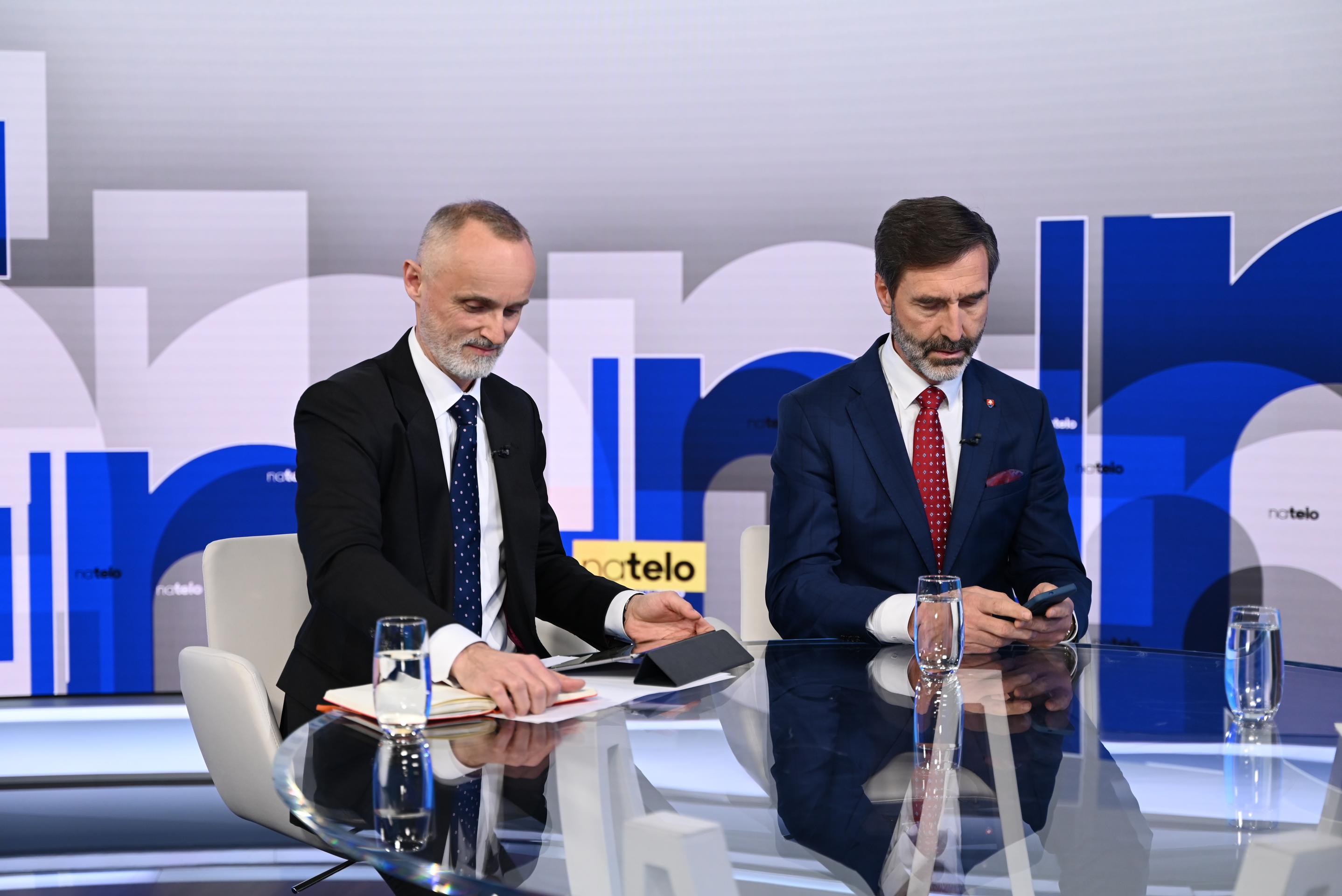 Hosťami relácie Na telo boli minister zahraničných vecí Juraj Blanár (Smer-SD) a poslanec Tomáš Valášek (PS)