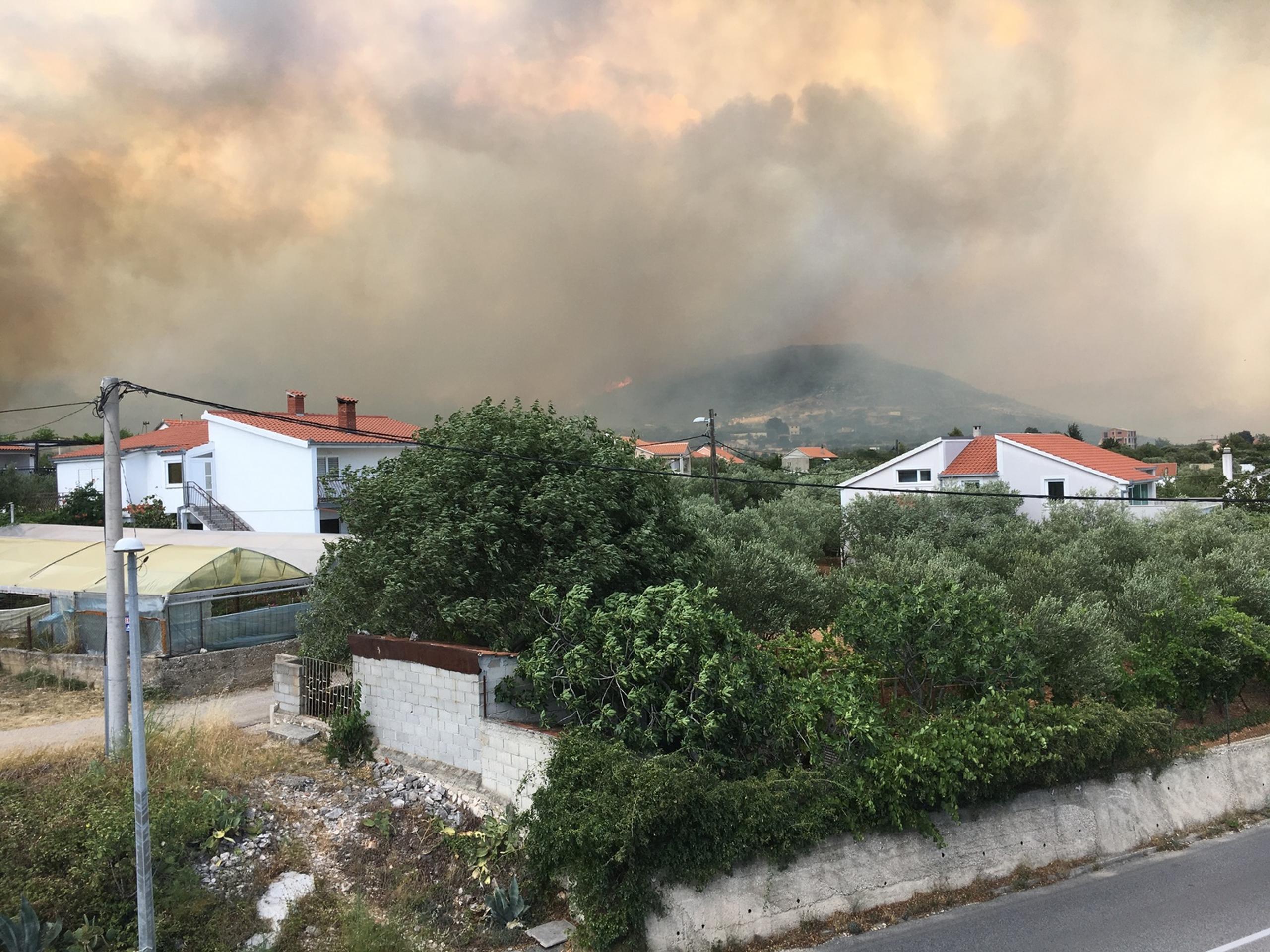 Mohutný požiar v obľúbenej destinácii Slovákov. Náš redaktor sa ocitol v ohnivom pekle