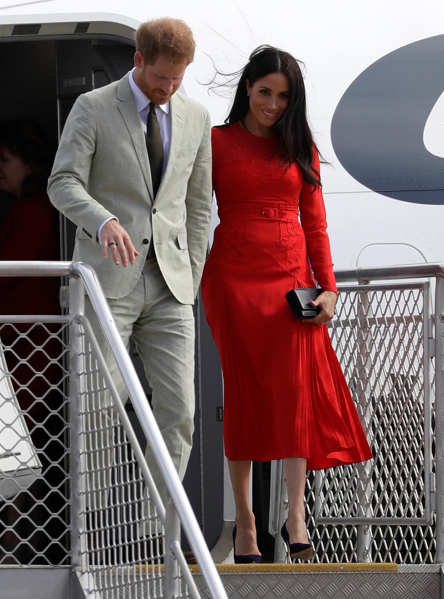 Britský kráľovský pár priletel na návštevu ostrova Tonga.