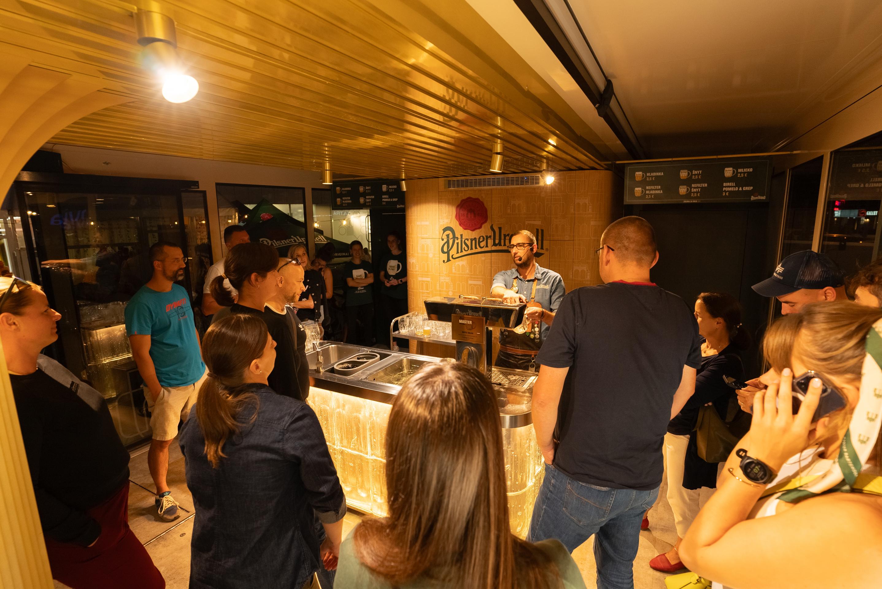 Pilsner Urquell na Bielej noci.